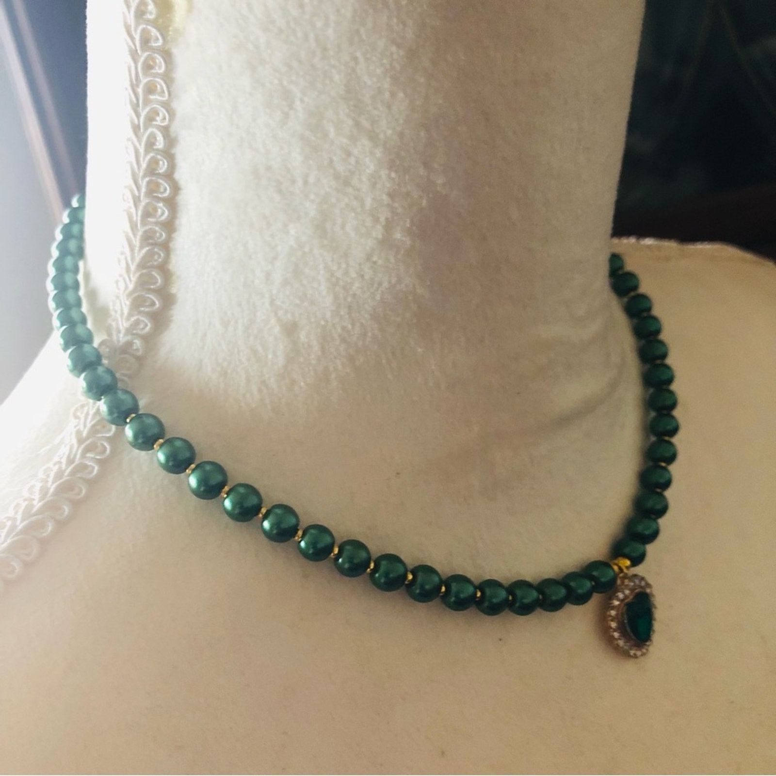 Handmade Handcrafted repurpose heart emerald stone Pearl necklace Size ONE SIZE - 4 Thumbnail
