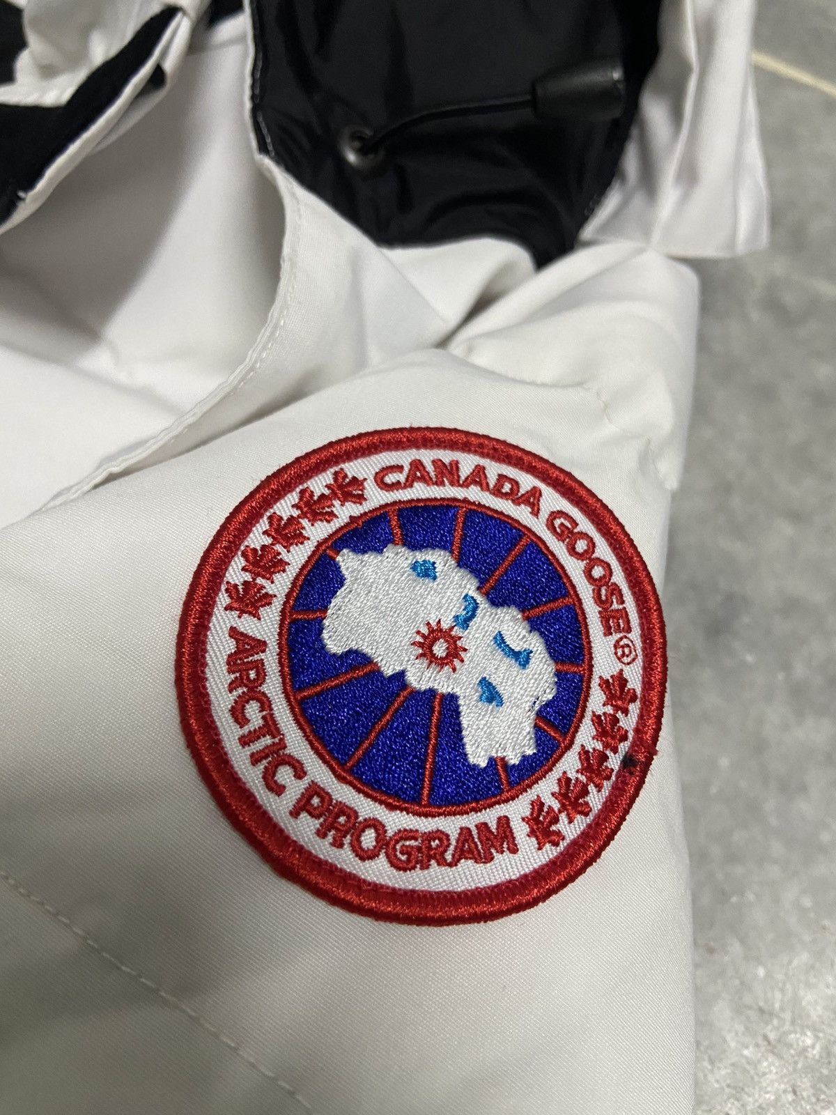 Canada Goose Canada Goose White Macmillan Jacket Size US XS / EU 42 / 0 - 5 Thumbnail