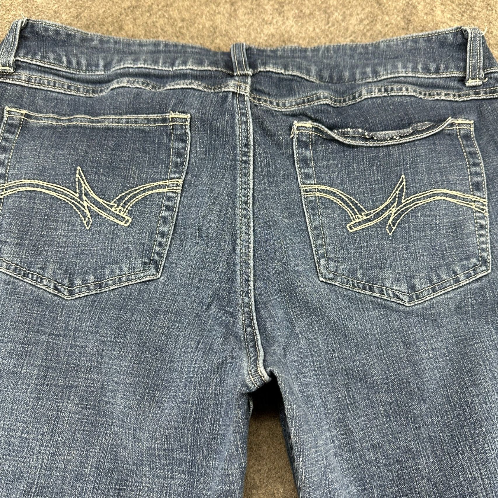 Wrangler Wrangler Jeans Womens 13x32 Blue Bootcut Regular Dark Wash Stretch Denim 5-Pocket Cowboy Jeans Mens Girls Boys Size 34" / US 12 / IT 48 - 6 Thumbnail