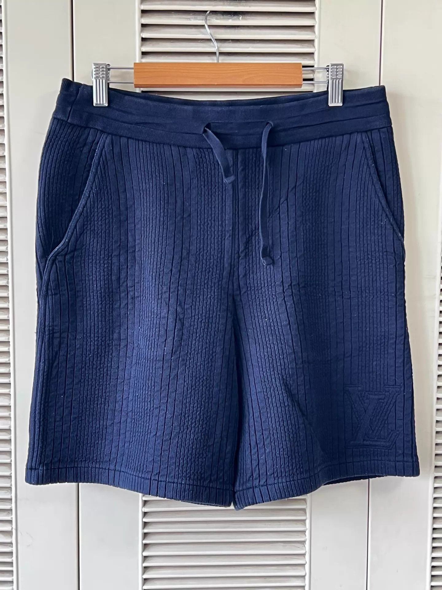 Louis Vuitton Louis Vuitton Men's Navy Big Logo S Shorts Size US 29 - 1 Thumbnail