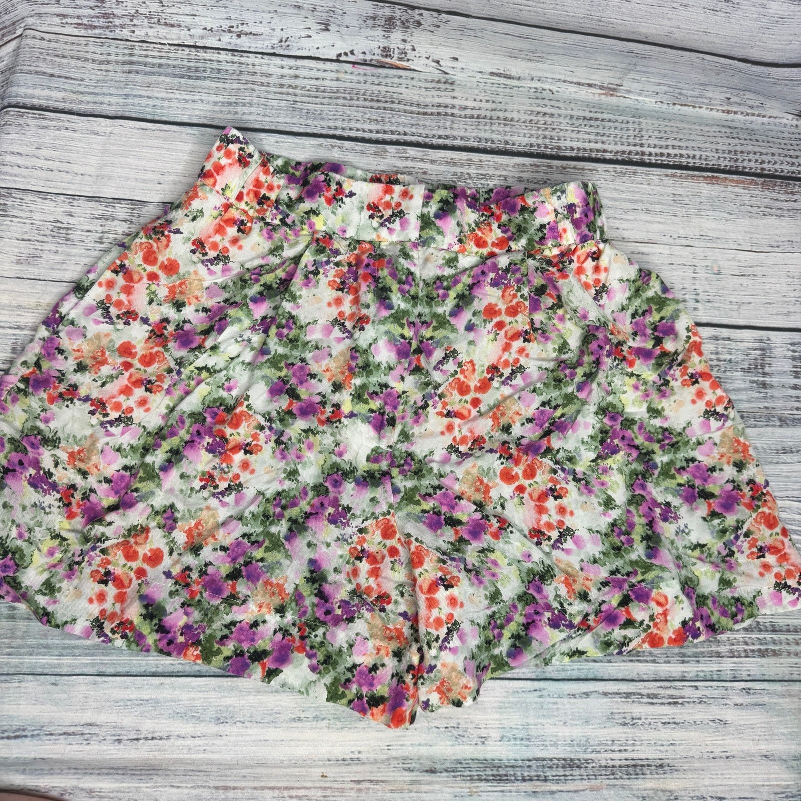 & Other Stories & Other Stories Wide Floral Print Shorts size 10 US Size 32" / US 10 / IT 46 - 2 Thumbnail