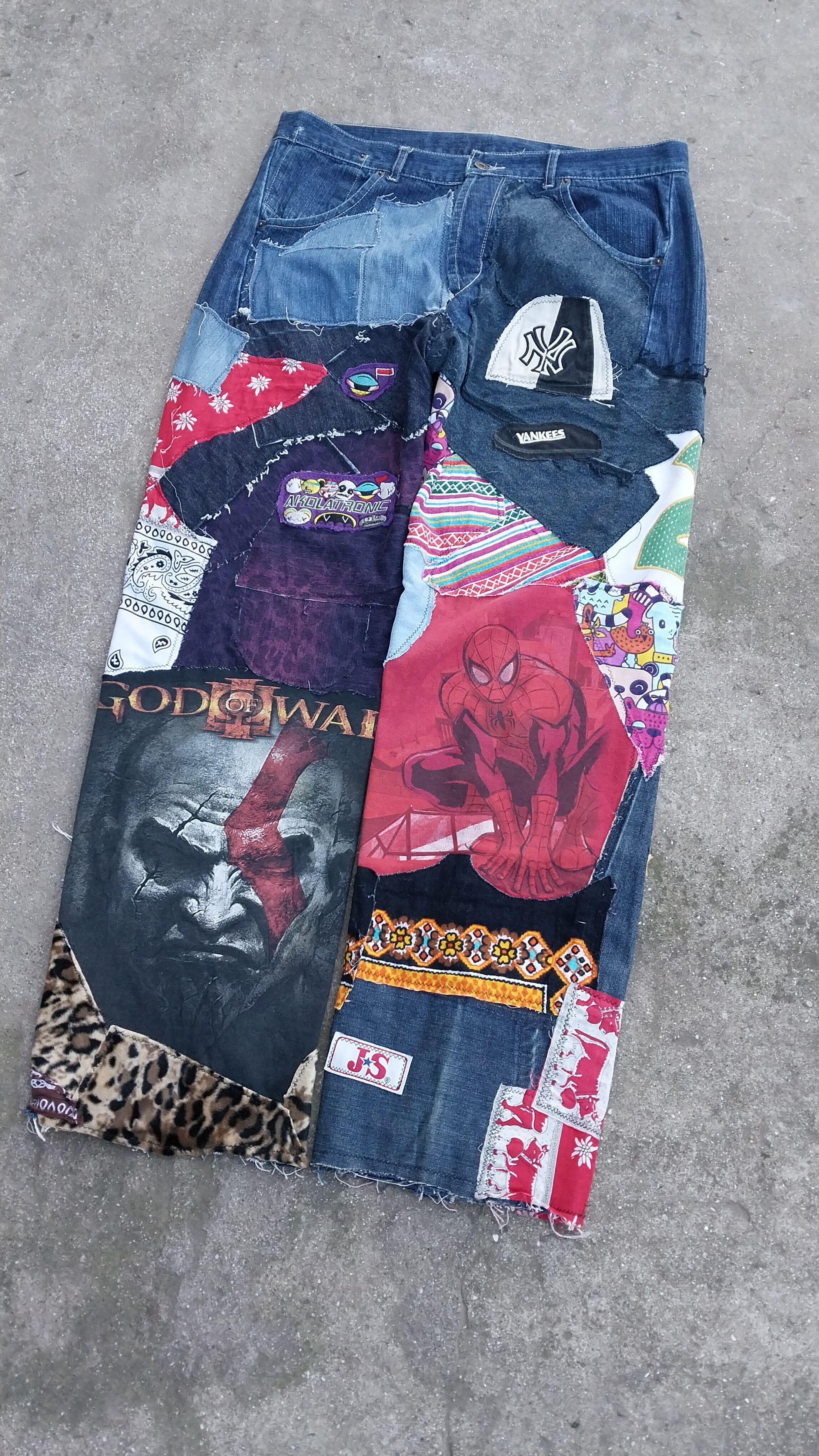 Other GOW X Spiderman Size US 36 / EU 52 - 1 Thumbnail