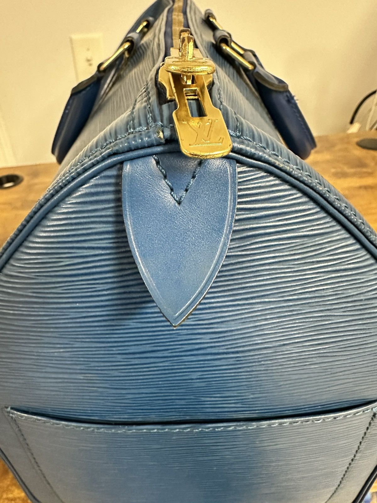 Louis Vuitton Louis vuitton epi 40 Size ONE SIZE - 14 Thumbnail