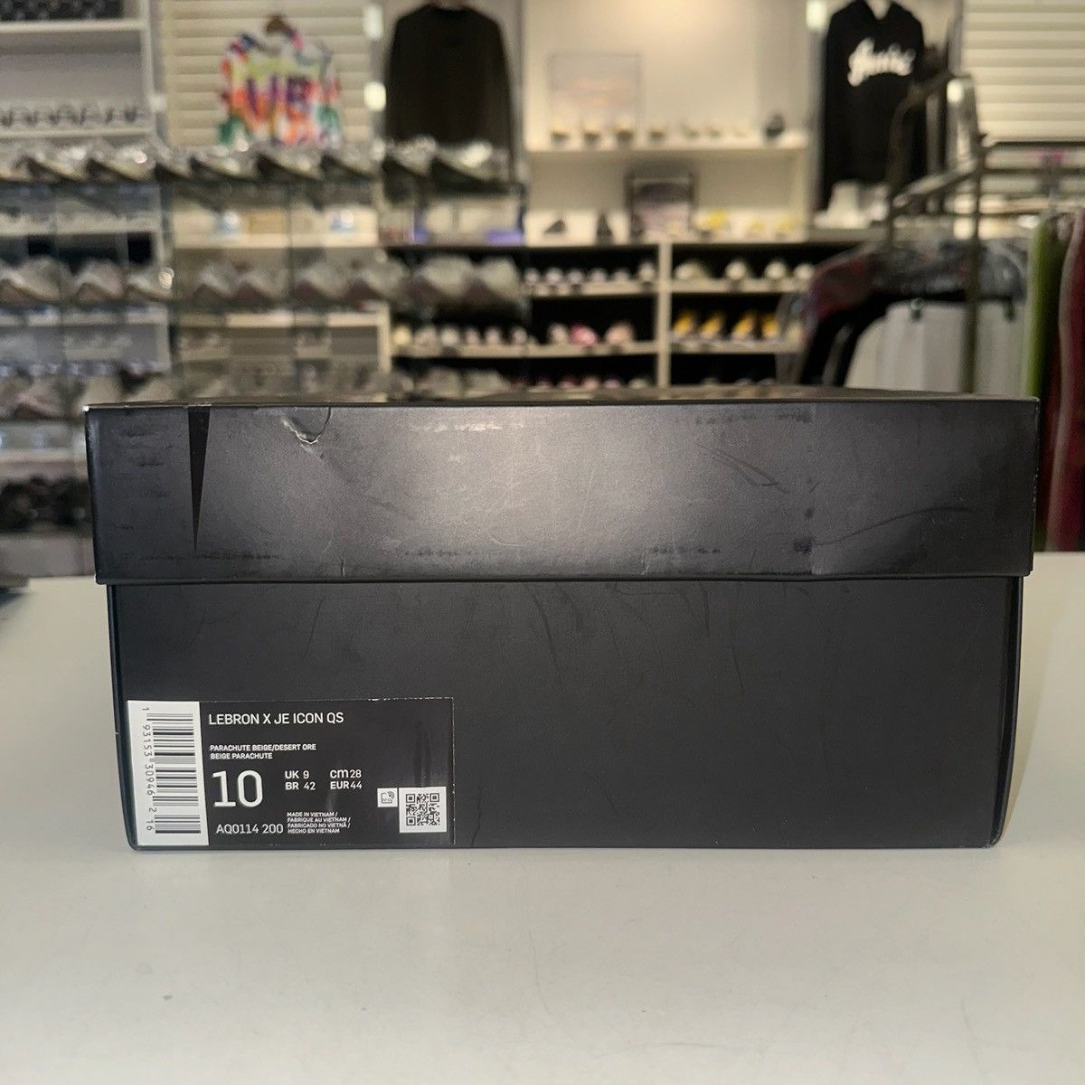 Nike Size 10 - Nike LeBron Icon QS x John Elliott Parachute 2019 Size US 10 / EU 43 - 7 Thumbnail