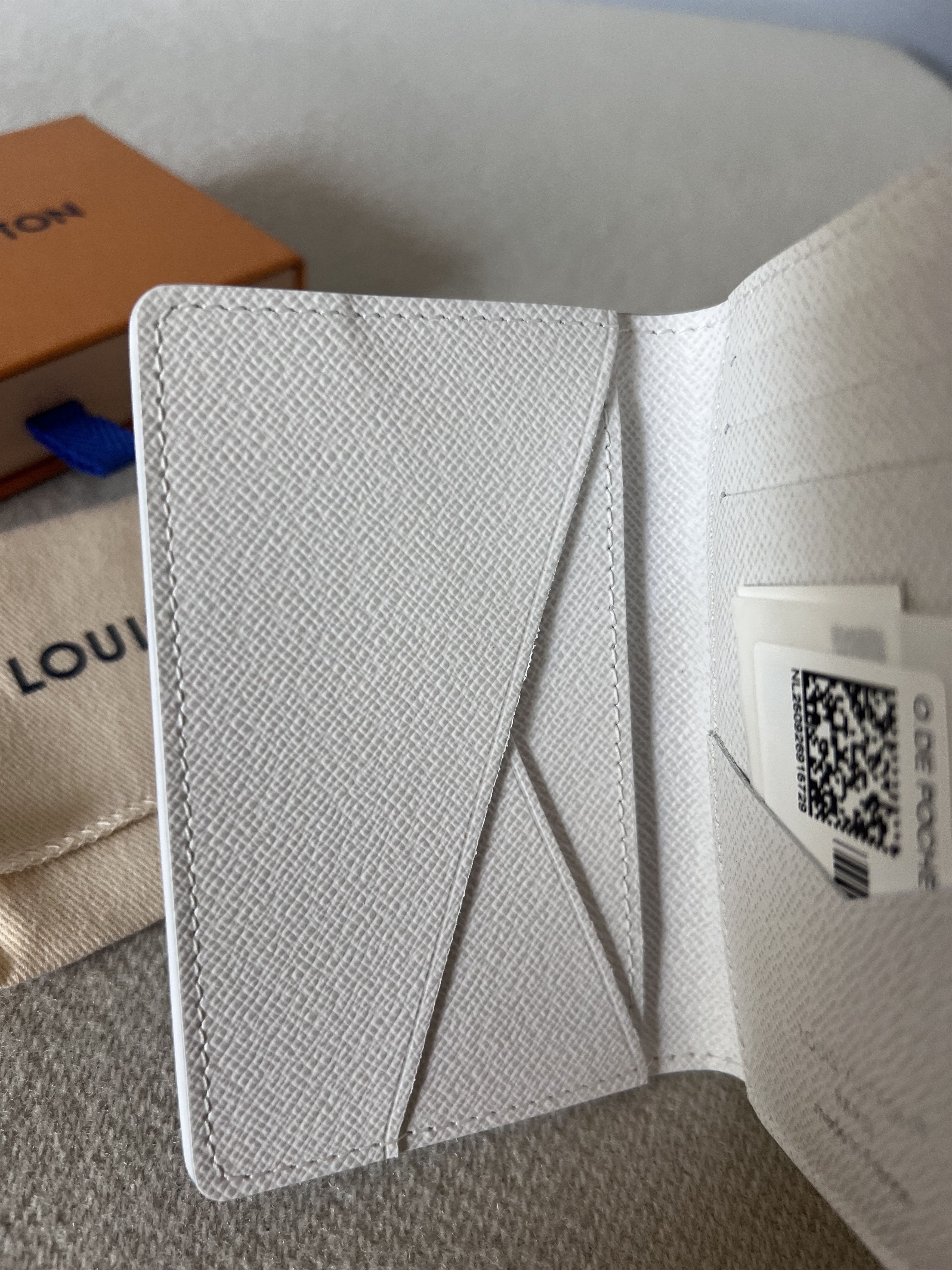 Louis Vuitton Louis Vuitton Skiing Pocket Organizer in White Leather Size ONE SIZE - 5 Thumbnail