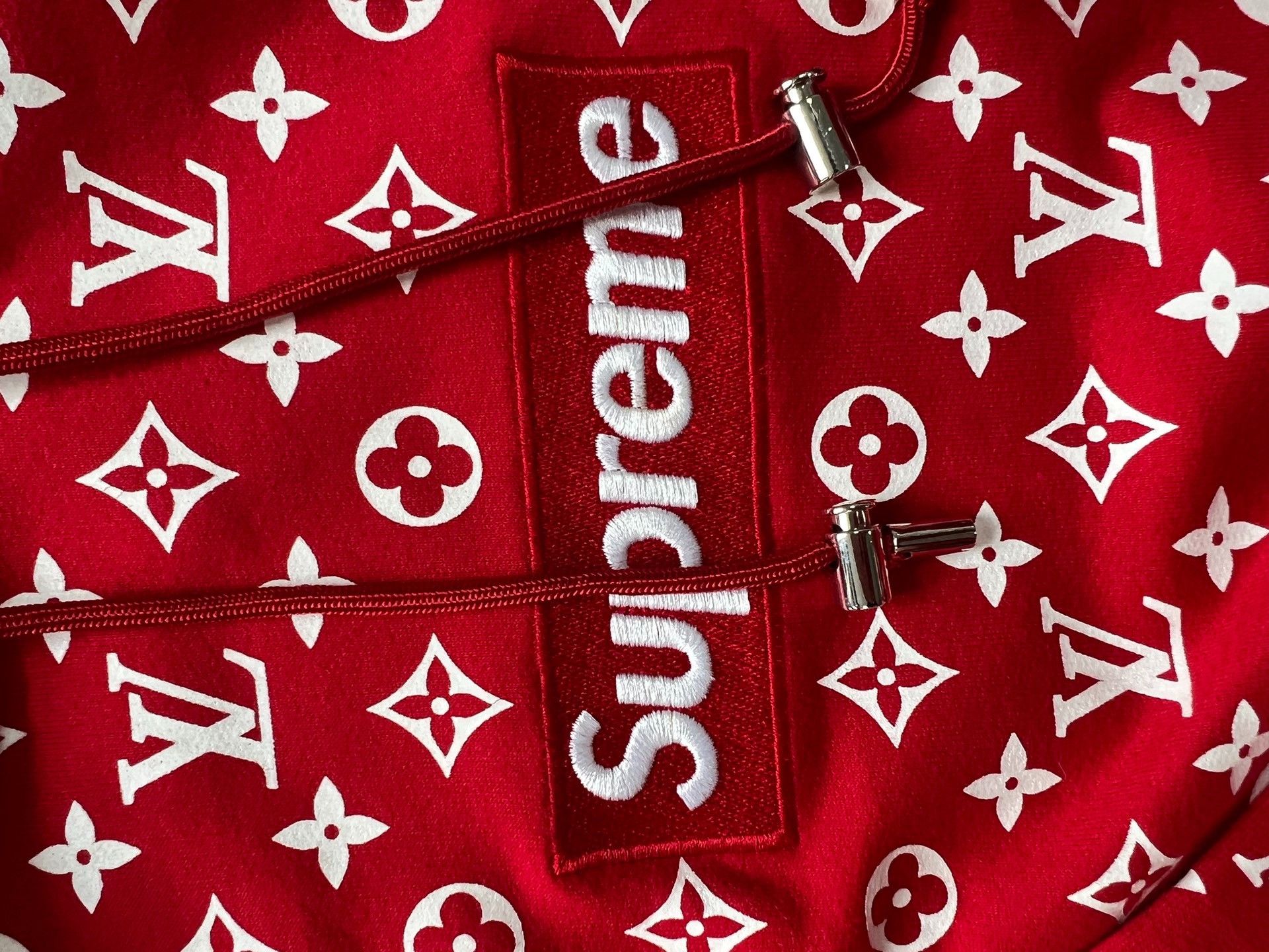 Louis Vuitton Louis Vuitton X Supreme Co-branded Hoodie with Full Logo ho Size US XS / EU 42 / 0 - 6 Thumbnail