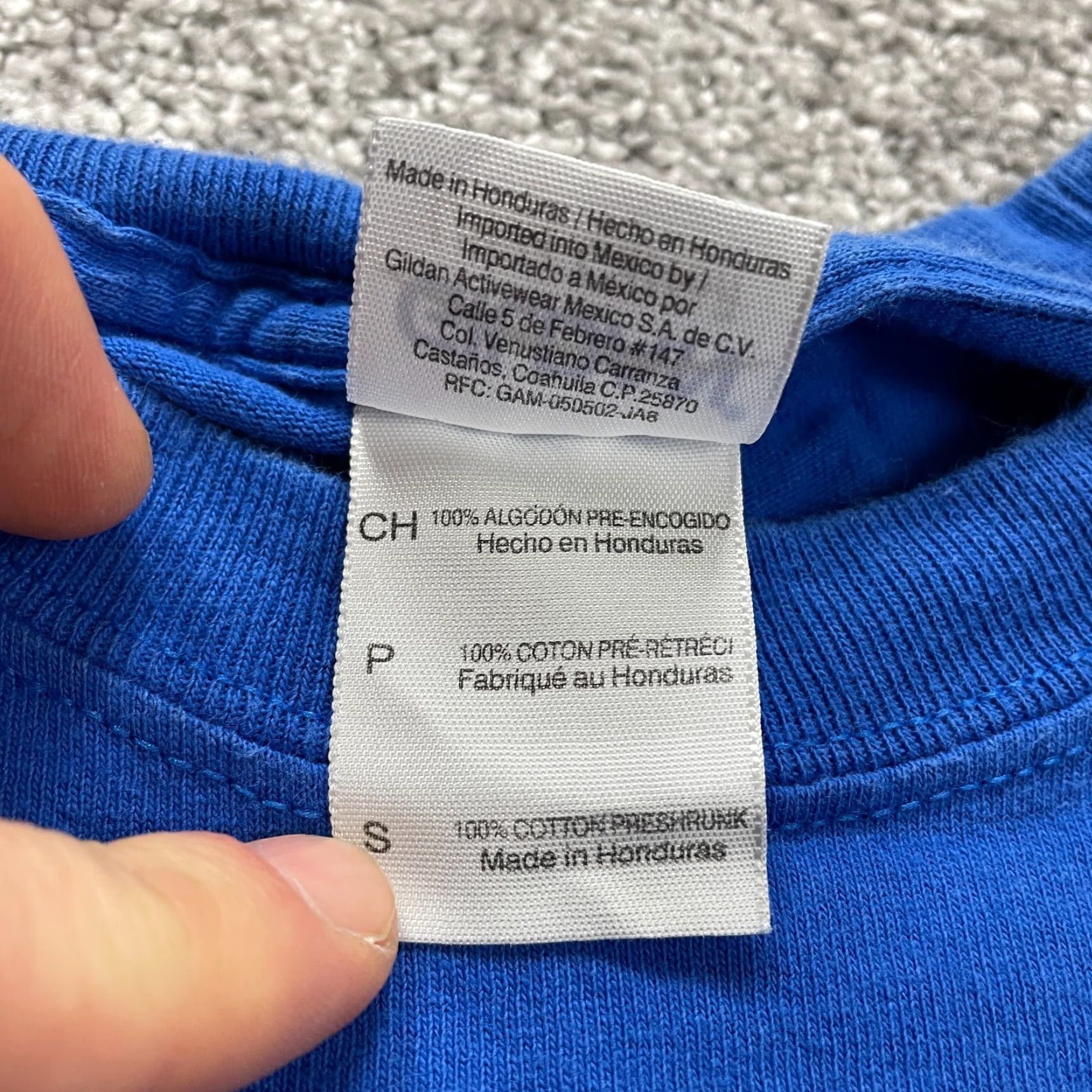 Gildan GILDAN Women's Long Sleeve Pocket Tee Shirt Small Blue Crew Neck Casual Size S / US 4 / IT 40 - 5 Thumbnail