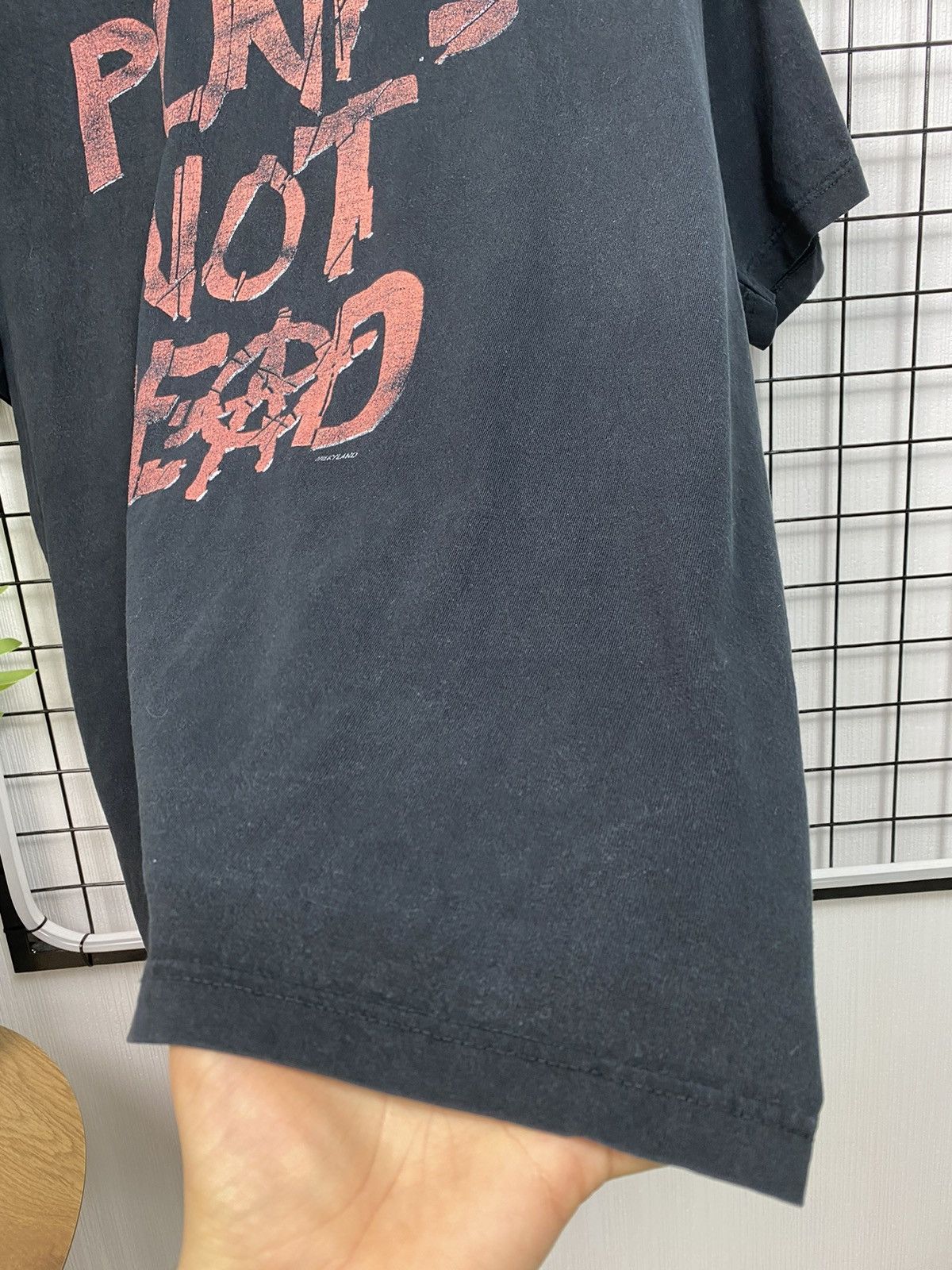 Other Vintage Punks Not Dead Distressed Tee Rock T shirt band rock Size US L / EU 52-54 / 3 - 8 Thumbnail