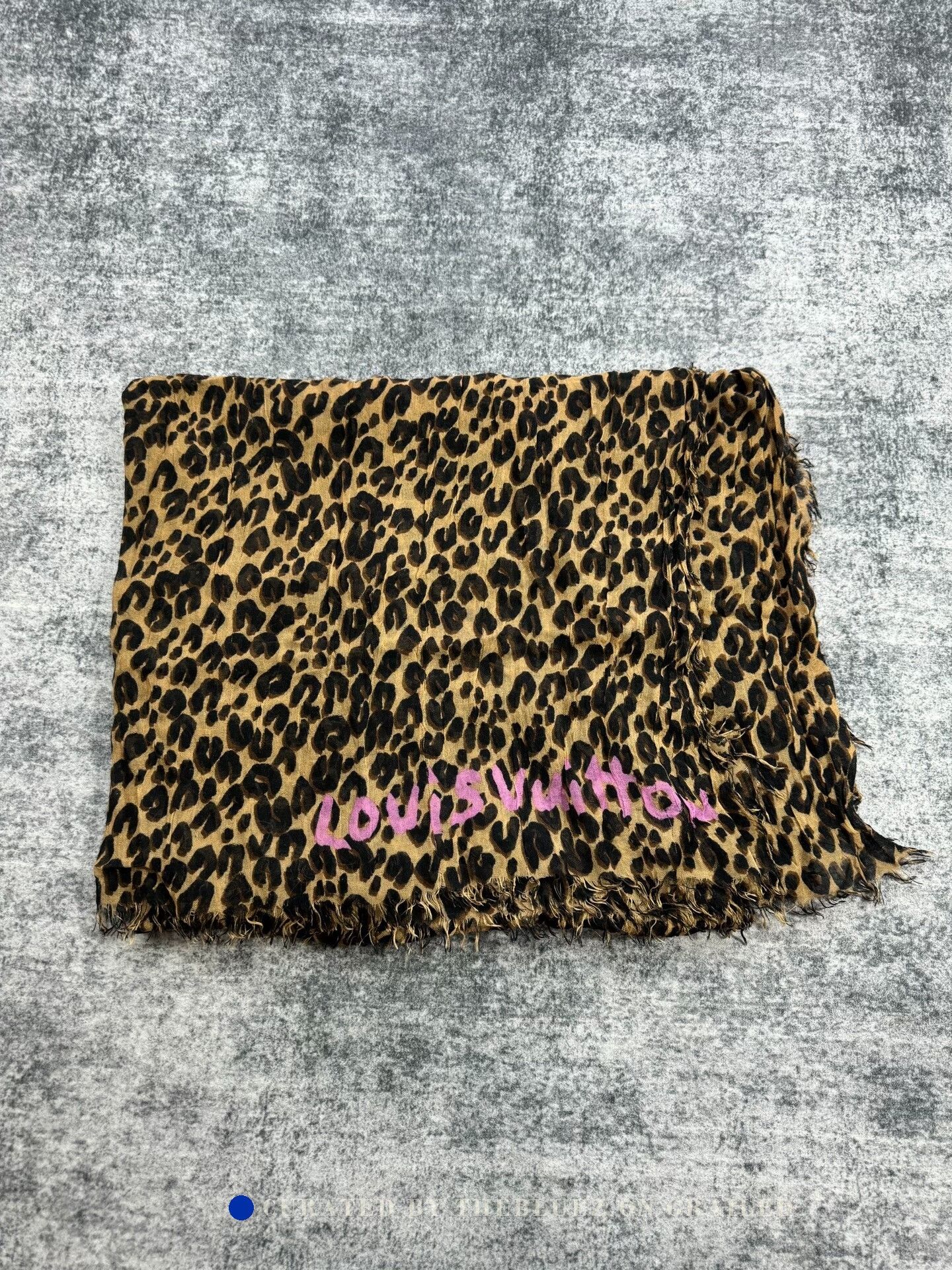 Louis Vuitton Louis Vuitton Leopard Print Oversized Shawl Scarf Size ONE SIZE - 1 Thumbnail