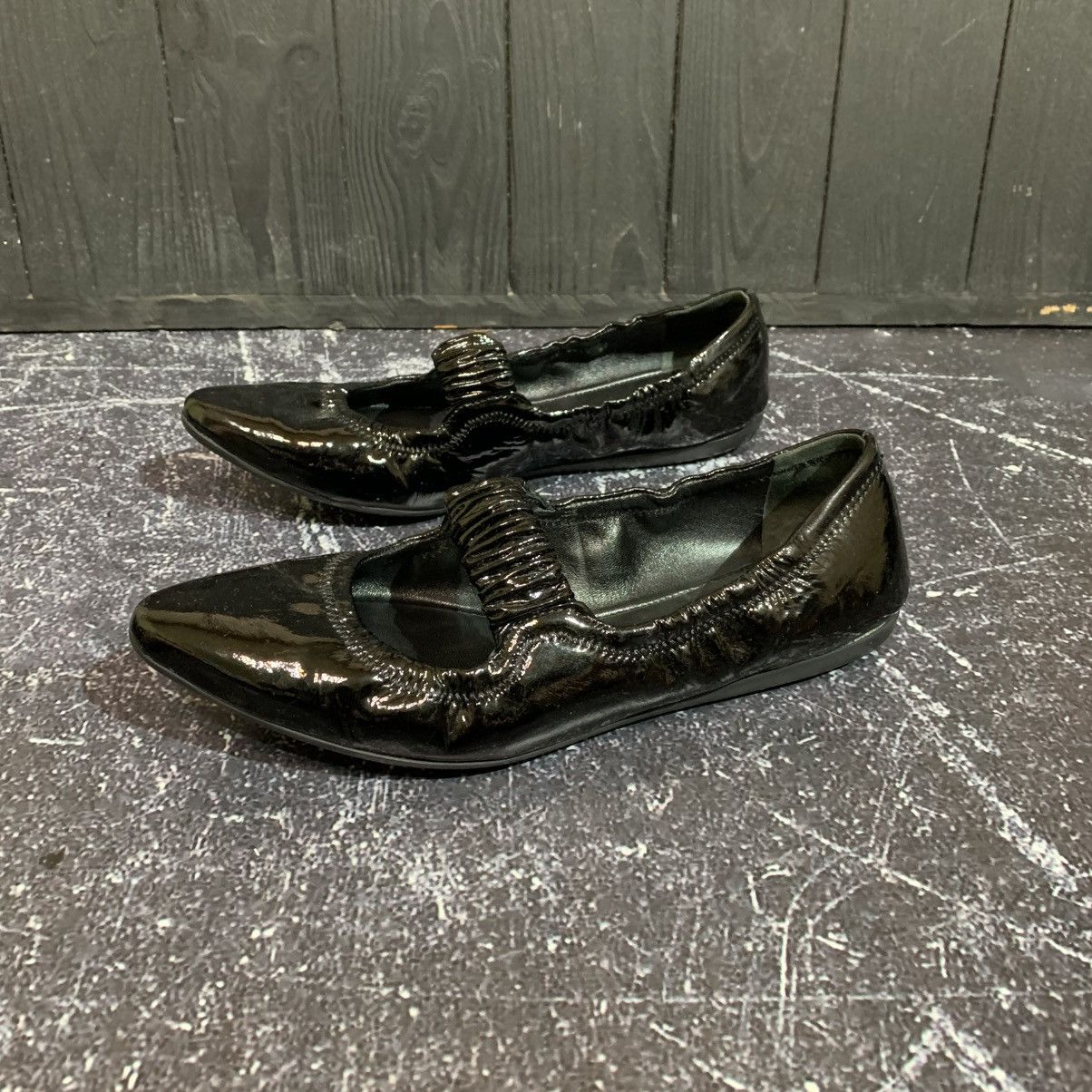 Prada Prada Sport Patent Leather Scrunch Mary Jane Ballet 36 Size Size US 6 / IT 36 - 4 Thumbnail