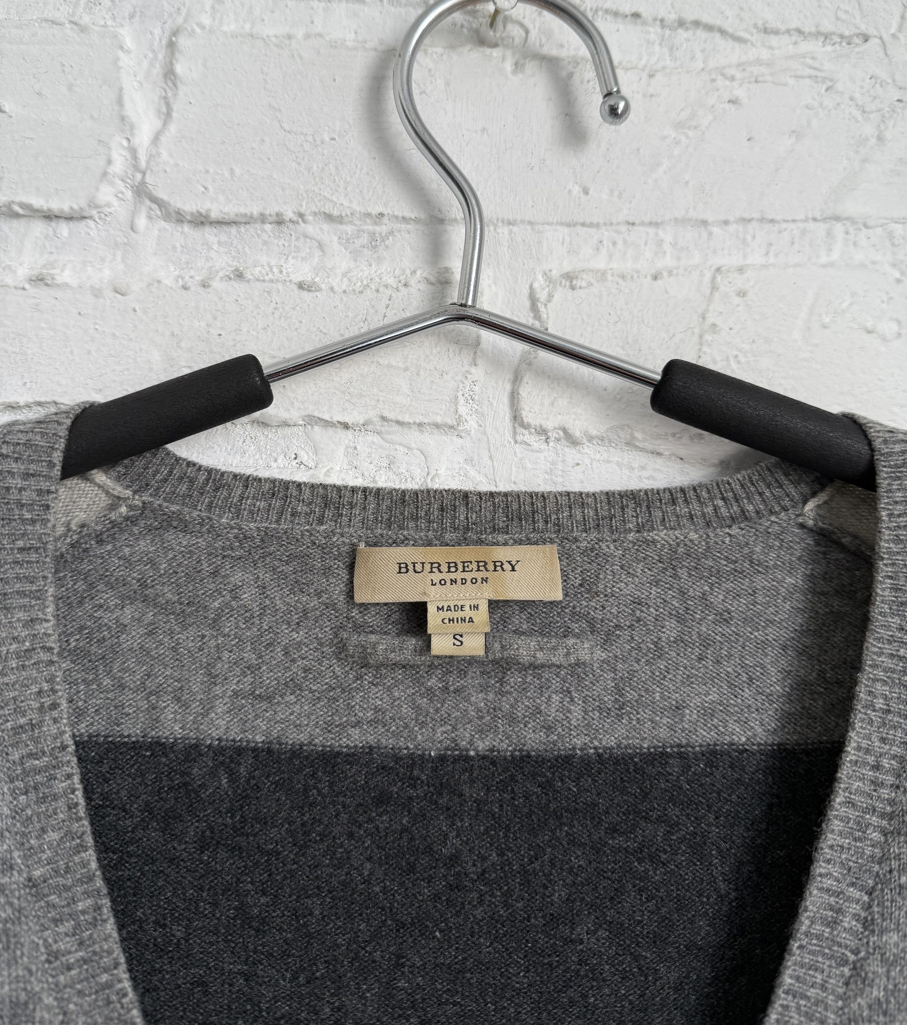 Burberry Burberry cashmere argyle v-neck sweater Size US S / EU 44-46 / 1 - 2 Thumbnail
