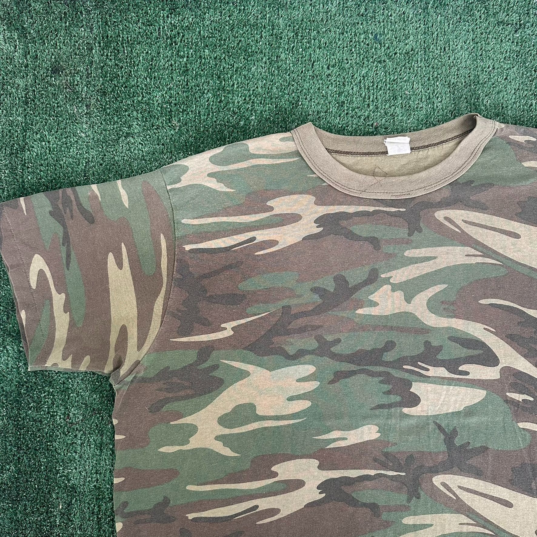 Vintage Vintage 90s Woodland Forest Camo T-Shirt Army Military Tee Size US L / EU 52-54 / 3 - 2 Thumbnail