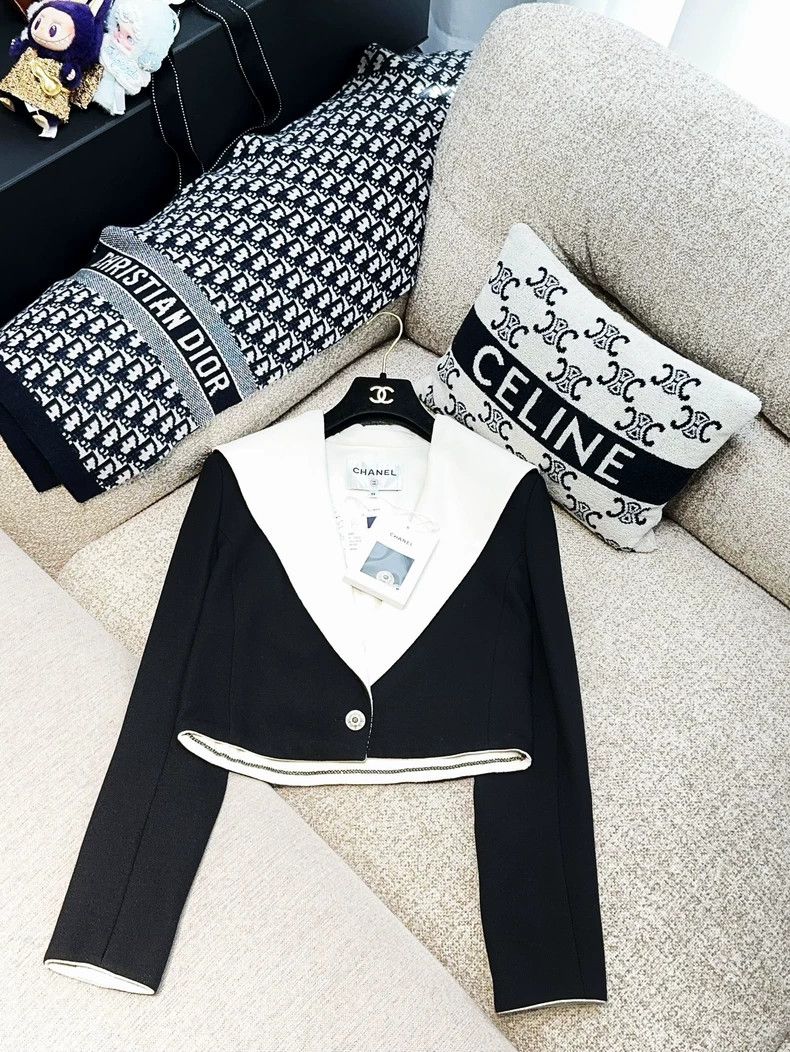 Chanel Chanel 22C black and white lapel short jacket Size XS / US 0-2 / IT 36-38 - 1 Thumbnail