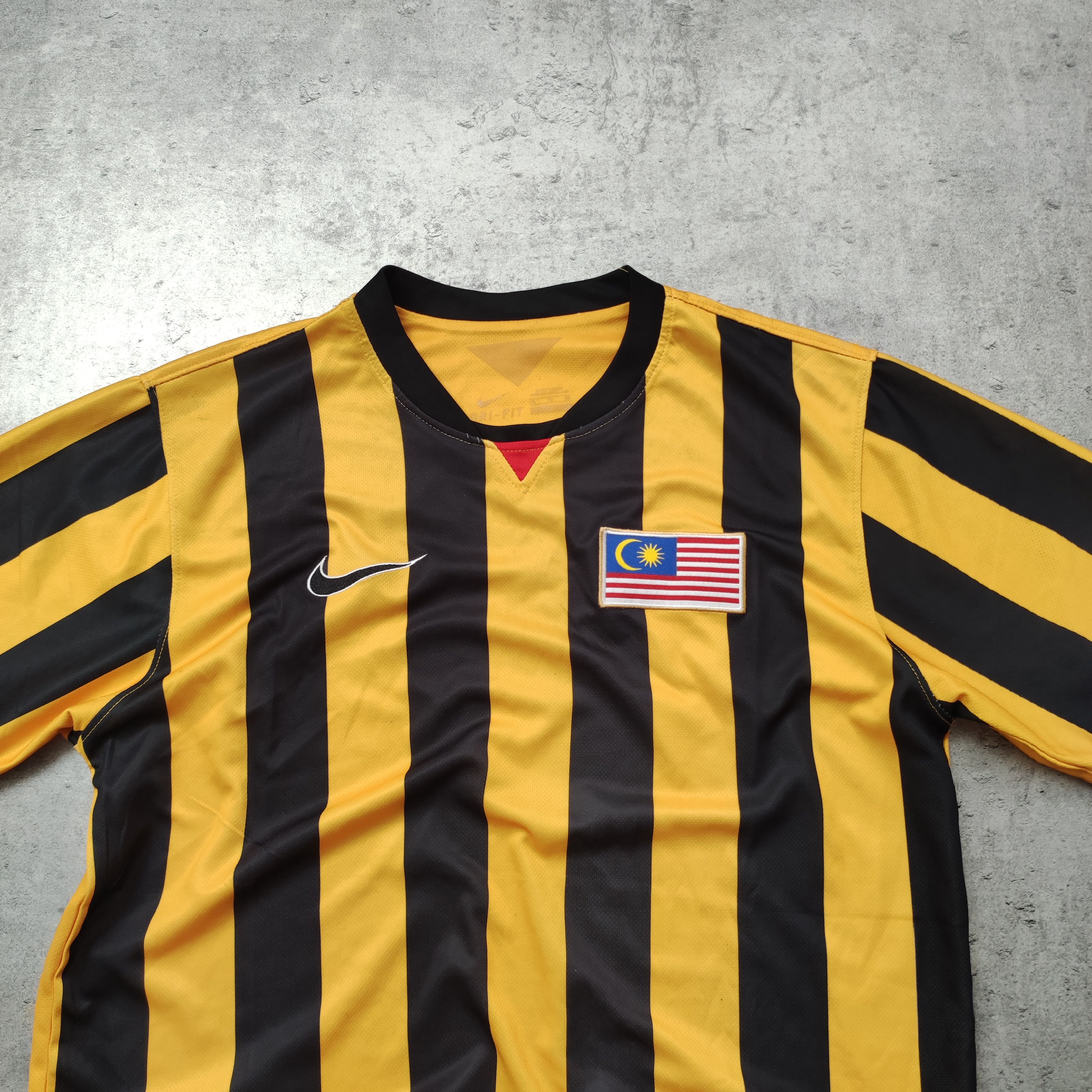 Nike RARE Football National Team Malaysia 2015 Home Jersey Size US L / EU 52-54 / 3 - 3 Thumbnail