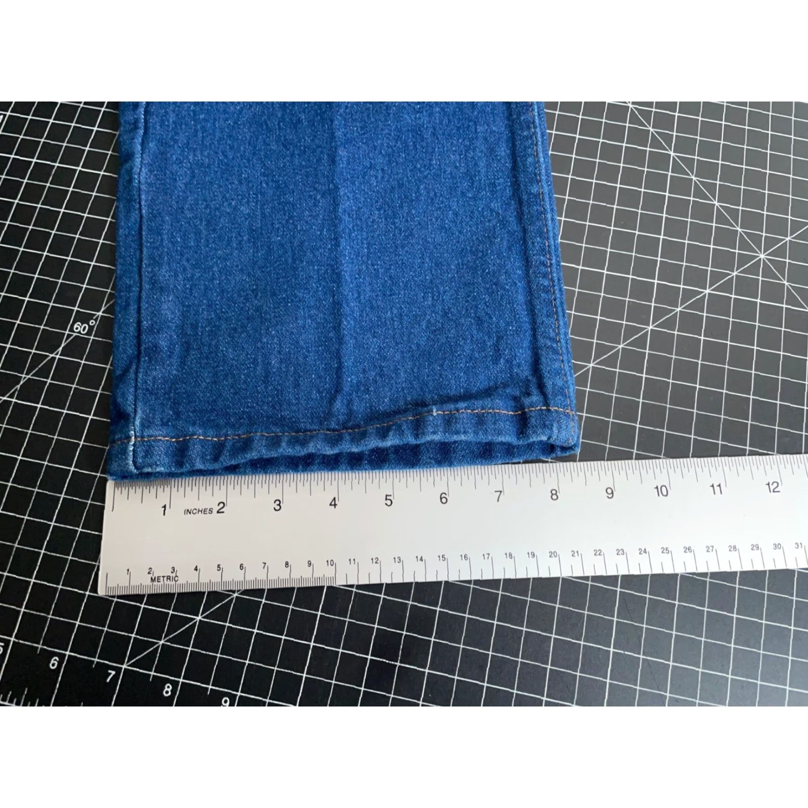 Wrangler Wrangler Cowboy Cut Jeans Men's 34 x 32 Blue Denim 1013MWZPW Western Vintage 90s Hipster Retro Cowboy Cut Jeans Mens Regular Blue Denim Brown label? Size US 34 / EU 50 - 7 Thumbnail