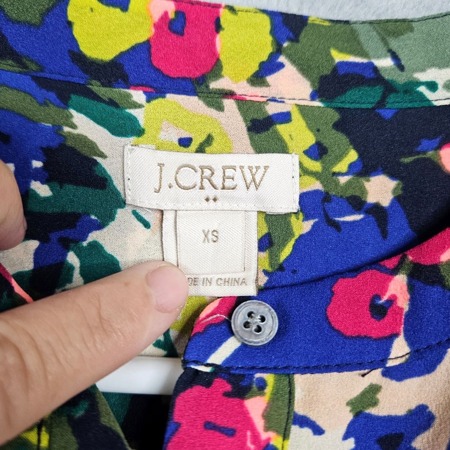 J.Crew J.CREW Women's Button-Up Shirt Floral Printed Long Sleeve XS Popover Color Multicolor 1/2 Button up Shirt Size XS / US 0-2 / IT 36-38 - 3 Thumbnail