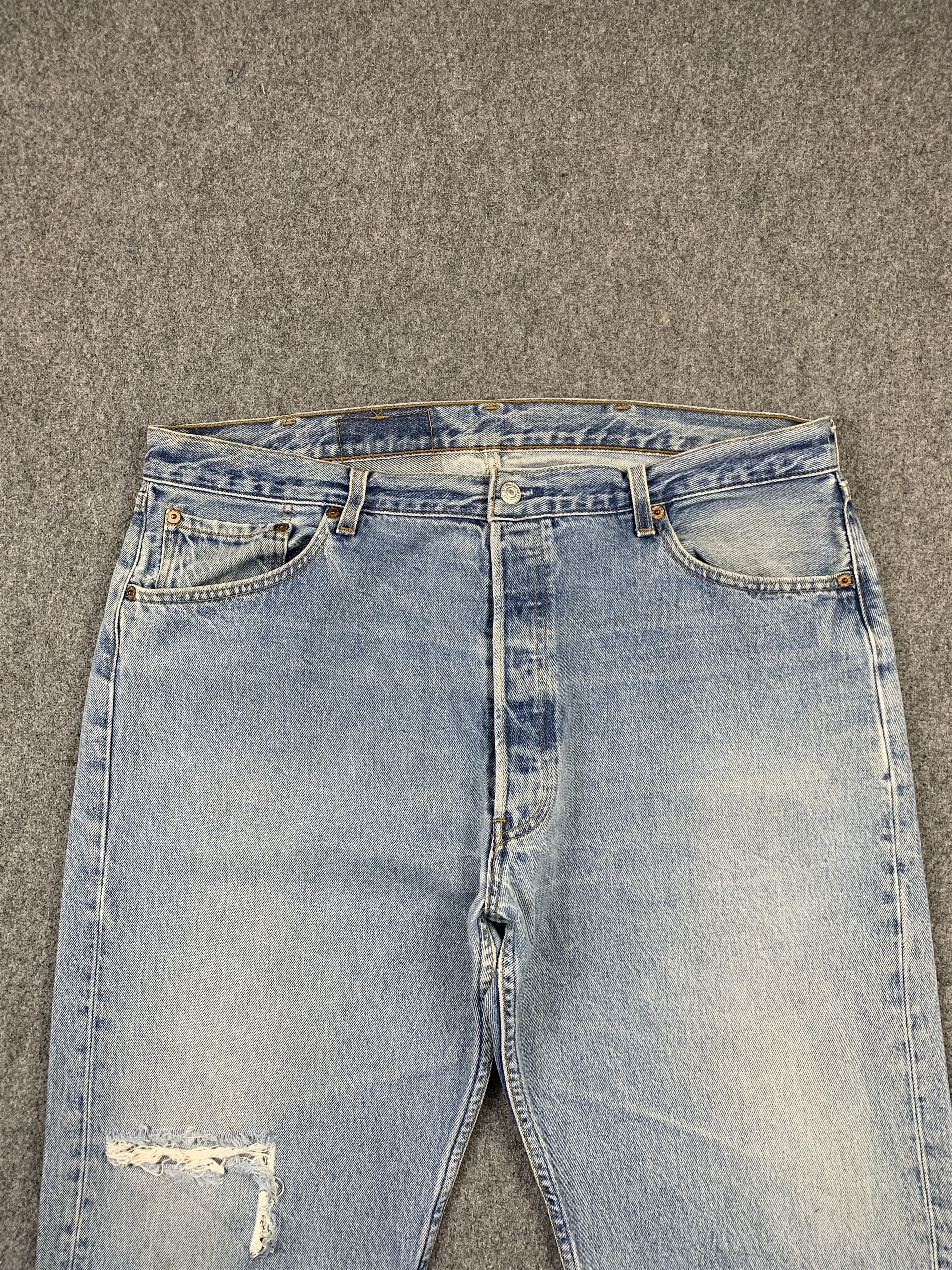 Levi's Vintage 90s Levis 501 Light Wash Jeans DP2157 Size US 38 / EU 54 - 2 Thumbnail