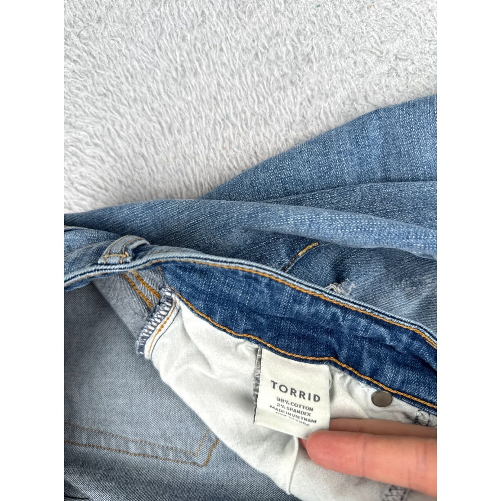 Torrid Torrid Jeans Women 16 Blue Denim Crop Straight Leg Distressed Cotton Blend 36x27 Jeans Adult Regular Blue Distressed 90s? Size 38" / US 16 / IT 52 - 7 Thumbnail