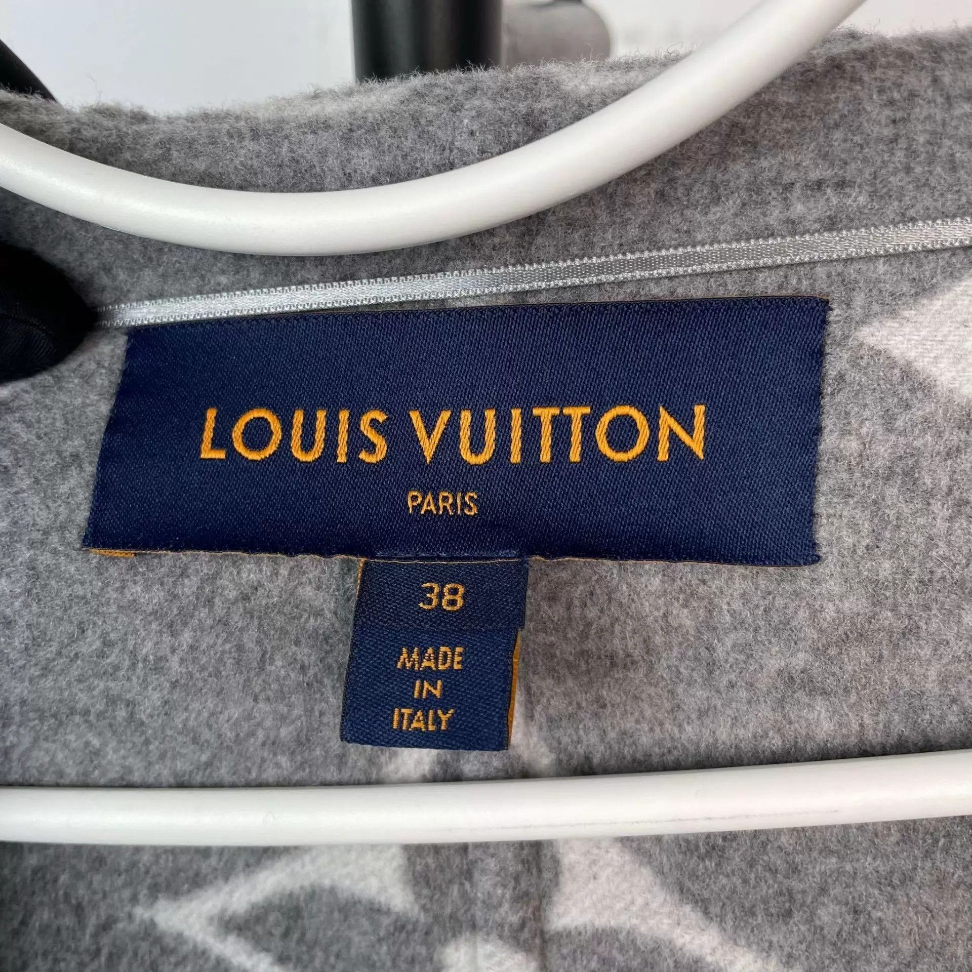 Louis Vuitton Louis Vuitton wool and silk dressing gown coat EU 38 gray Size S / US 4 / IT 40 - 5 Thumbnail