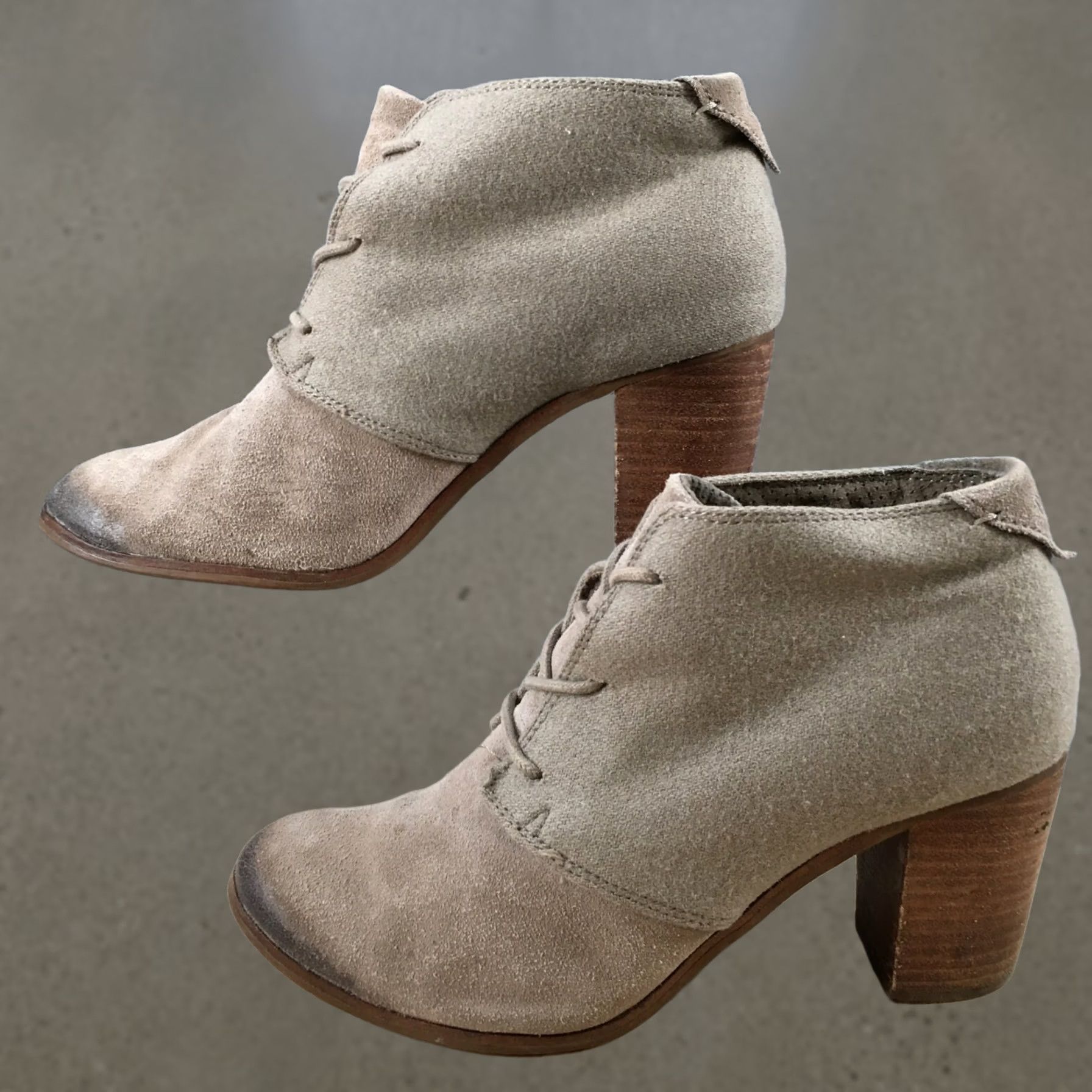 Toms TOMS Luneta Beigae Suede Block Heel Ankle Booties Lace Up Women’s 9.5 Boots Casual Mid-Width Leather/Beige Size US 10 / IT 40 - 1 Thumbnail