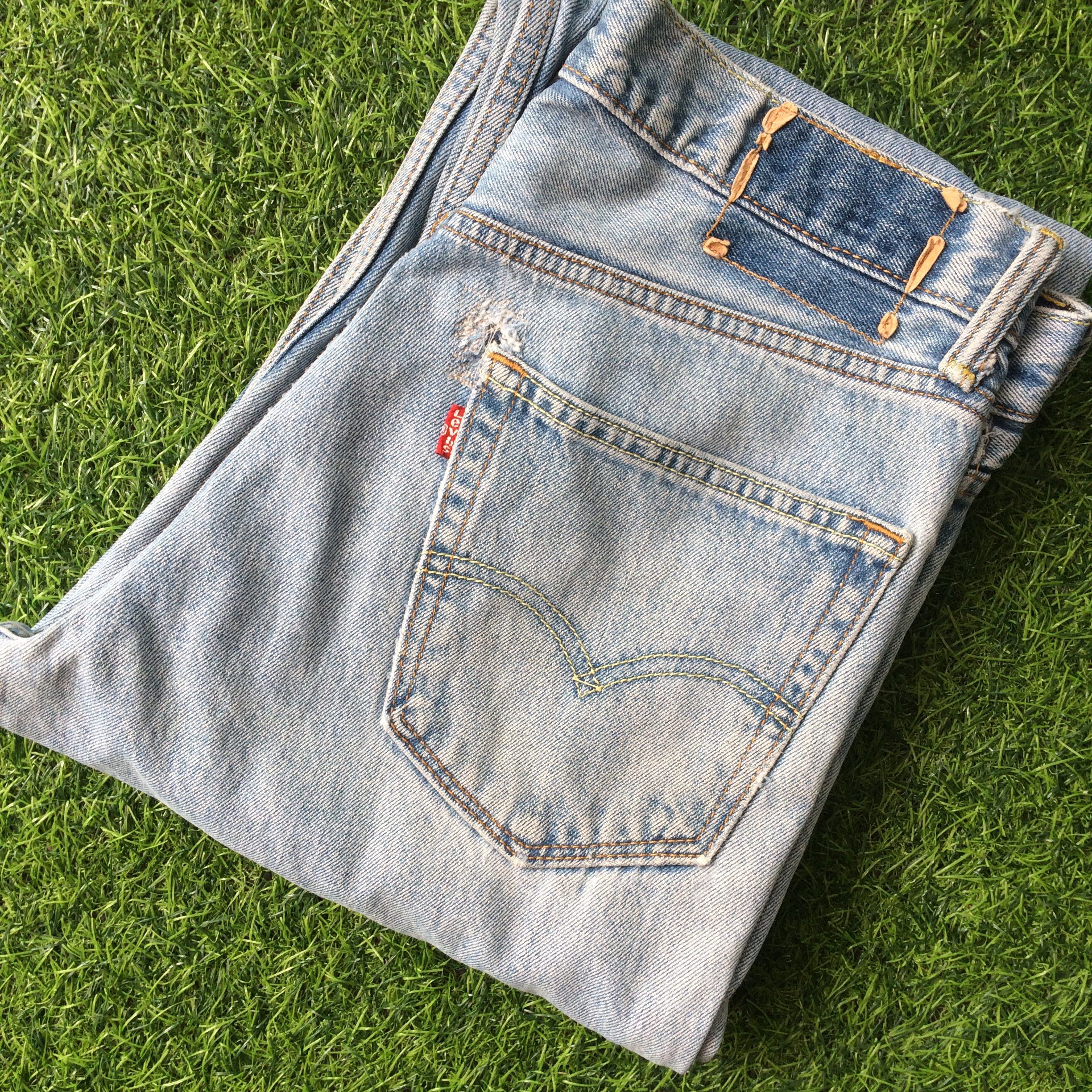 Levi's Distressed Levis 550 Light Wash Jeans #B-1049 Size US 32 / EU 48 - 8 Thumbnail