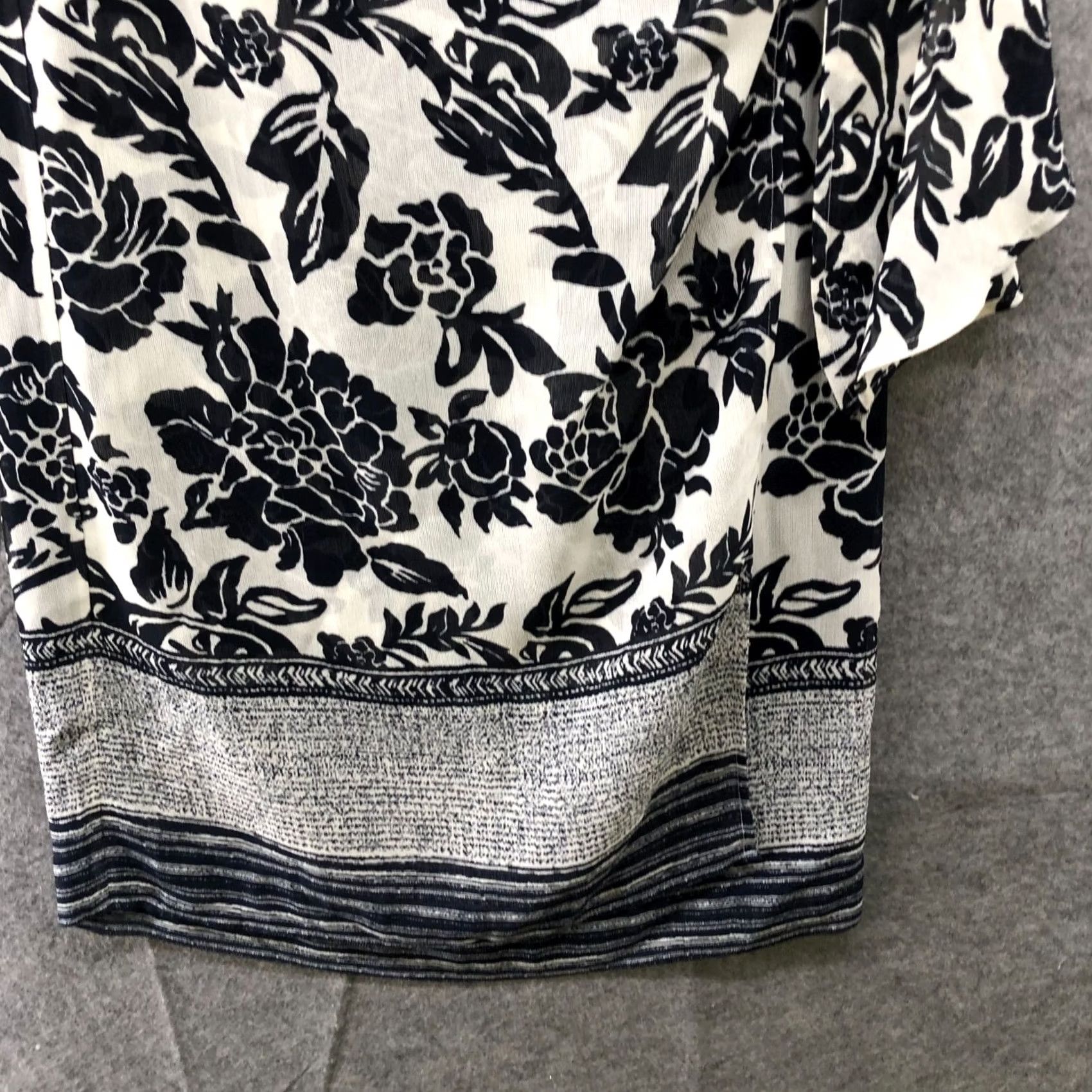 Talbots VTG Talbots Petites Wrap Skirt Silk Wool Midi Black White Floral 4P Skirt Womens Size 27" / US 4 / IT 40 - 4 Thumbnail