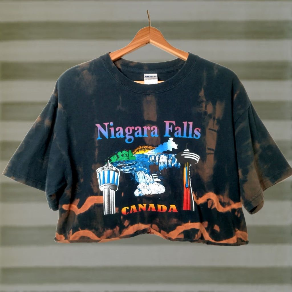 Gildan VINTAGE Gildan Rainbow Bleach Dye Niagara Falls Canada Crop Top Shirt L Black Unisex Adults Crew Neck Short Sleeve Graphic Waterfall - Size US L / EU 52-54 / 3 - 1 Thumbnail