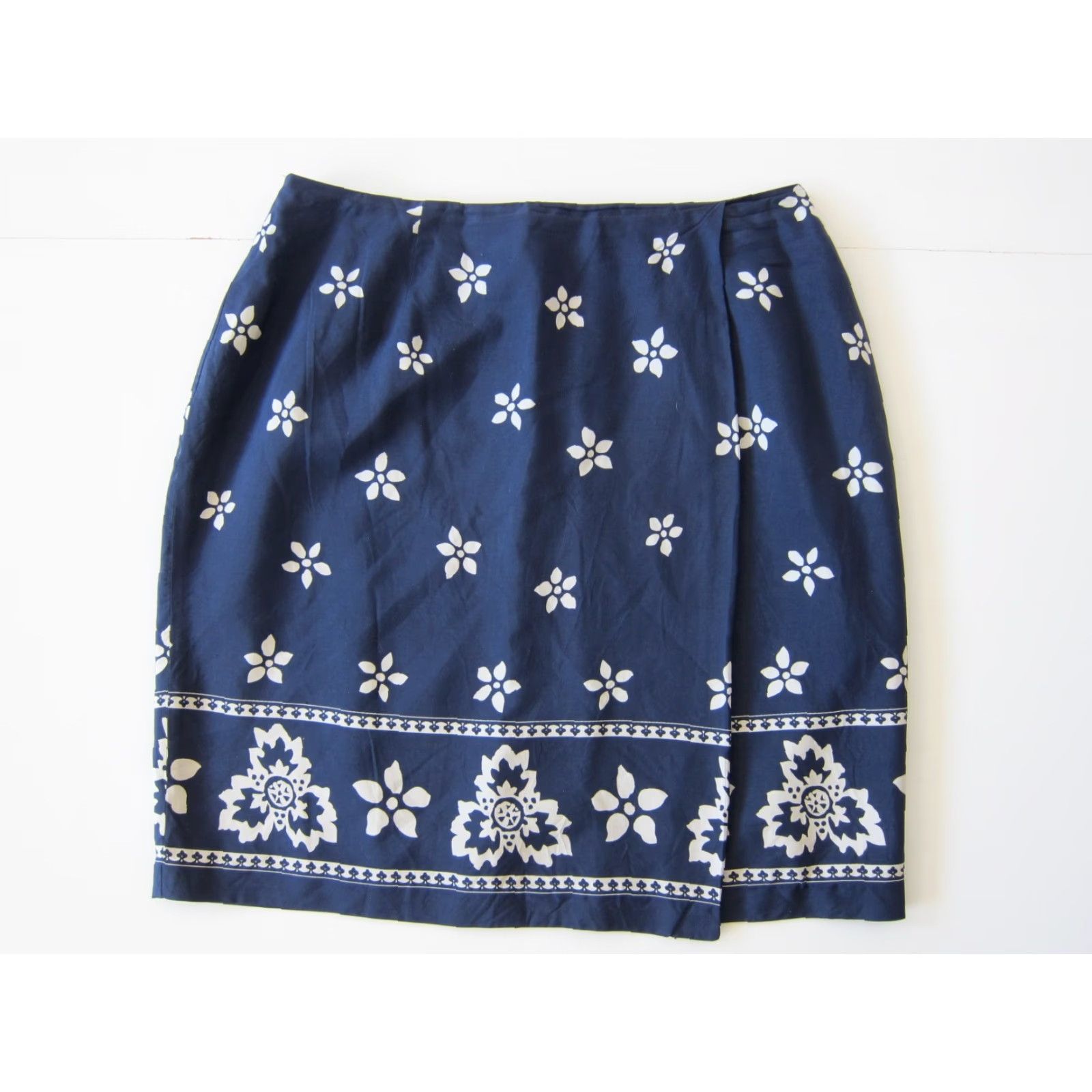 Vintage Amanda Smith 100% Silk Navy Blue White Floral Zip Wrap Skirt Women Size 14 Size 36" / US 14 / IT 50 - 8 Thumbnail