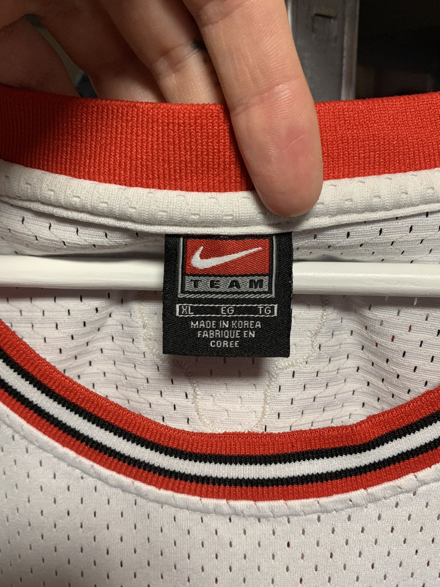Nike Vintage Nike Chicago Bulls NBA Jersey Jordan #23 XL Size US XL / EU 56 / 4 - 10 Thumbnail