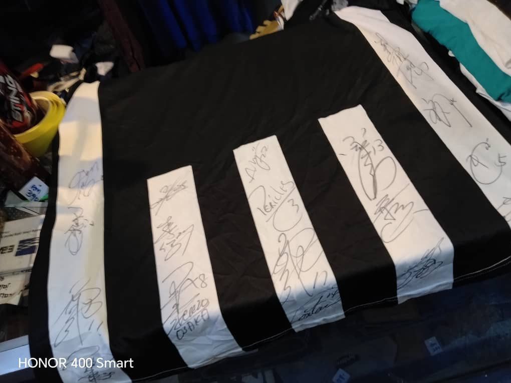 Vintage Vintage juventus jersey signatures player Size US L / EU 52-54 / 3 - 4 Thumbnail