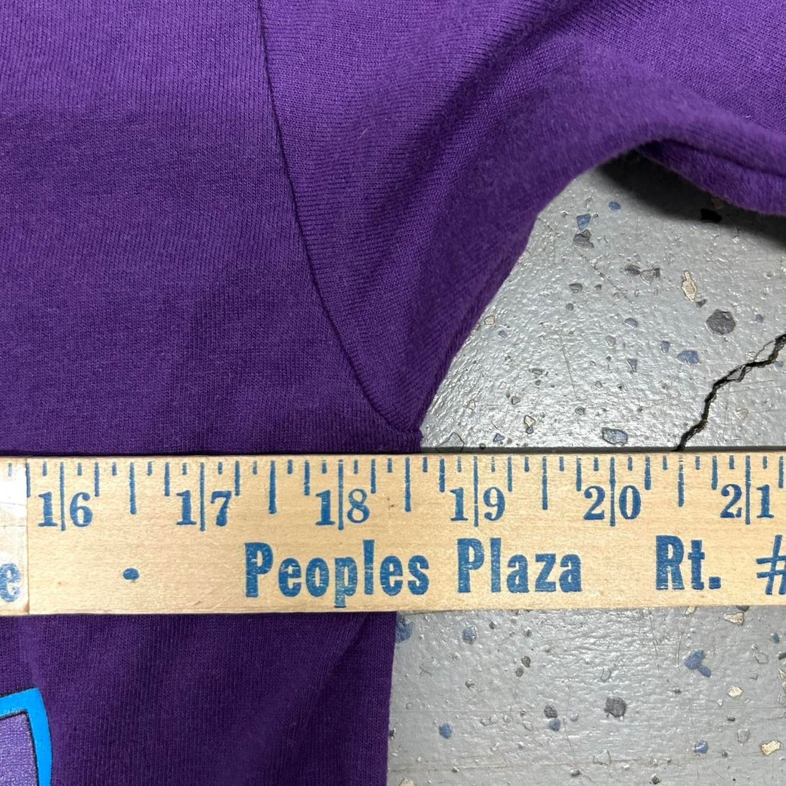 Fruit Of The Loom VTG 90s Native American graphic tee with feathers Size M / US 6-8 / IT 42-44 - 6 Thumbnail