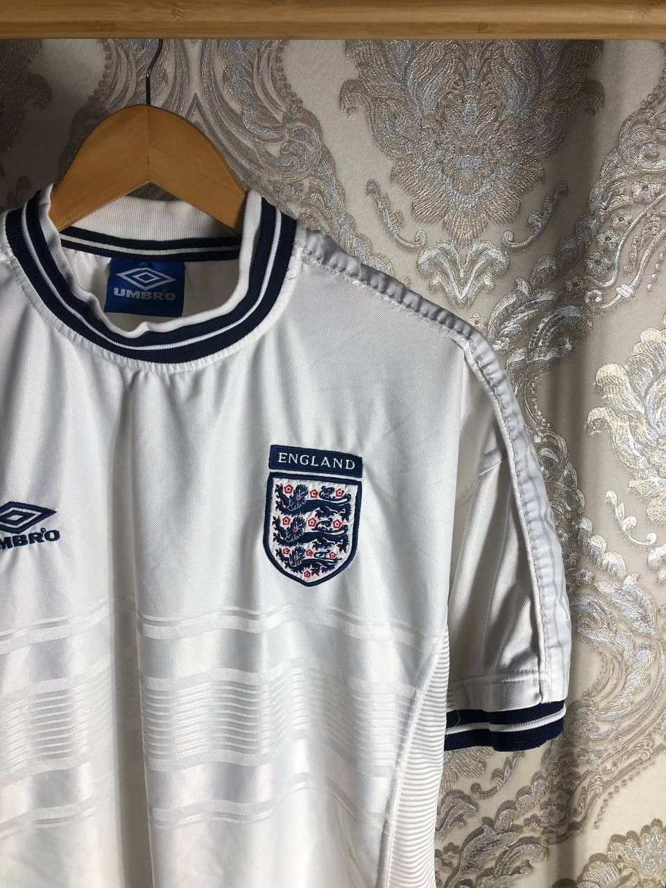Umbro VINTAGE UMBRO ENGLAND RETRO SOCCER JERSEY MANCHESTER Y2K 90s Size US L / EU 52-54 / 3 - 3 Thumbnail