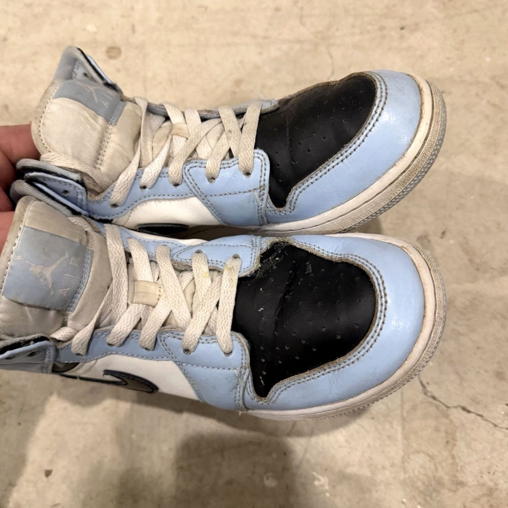 Nike VINTAGE Nike Air Jordan 1 Mid GS Ice Blue Black White *DISTRESSED* Shirt Size US 7 / EU 40 - 5 Thumbnail