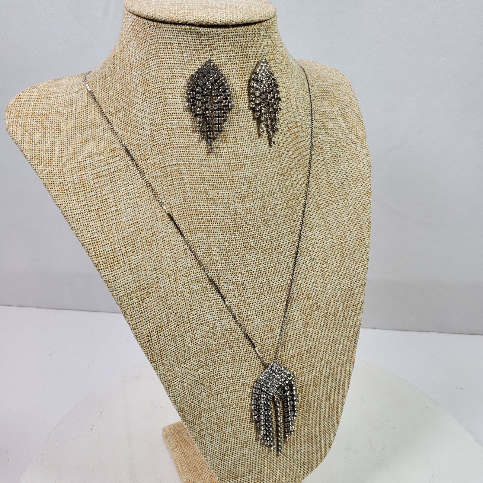The Unbranded Brand Vintage Bling 2.5" Pendant 22" Necklace 1.75" Push Earrings Size ONE SIZE - 4 Thumbnail