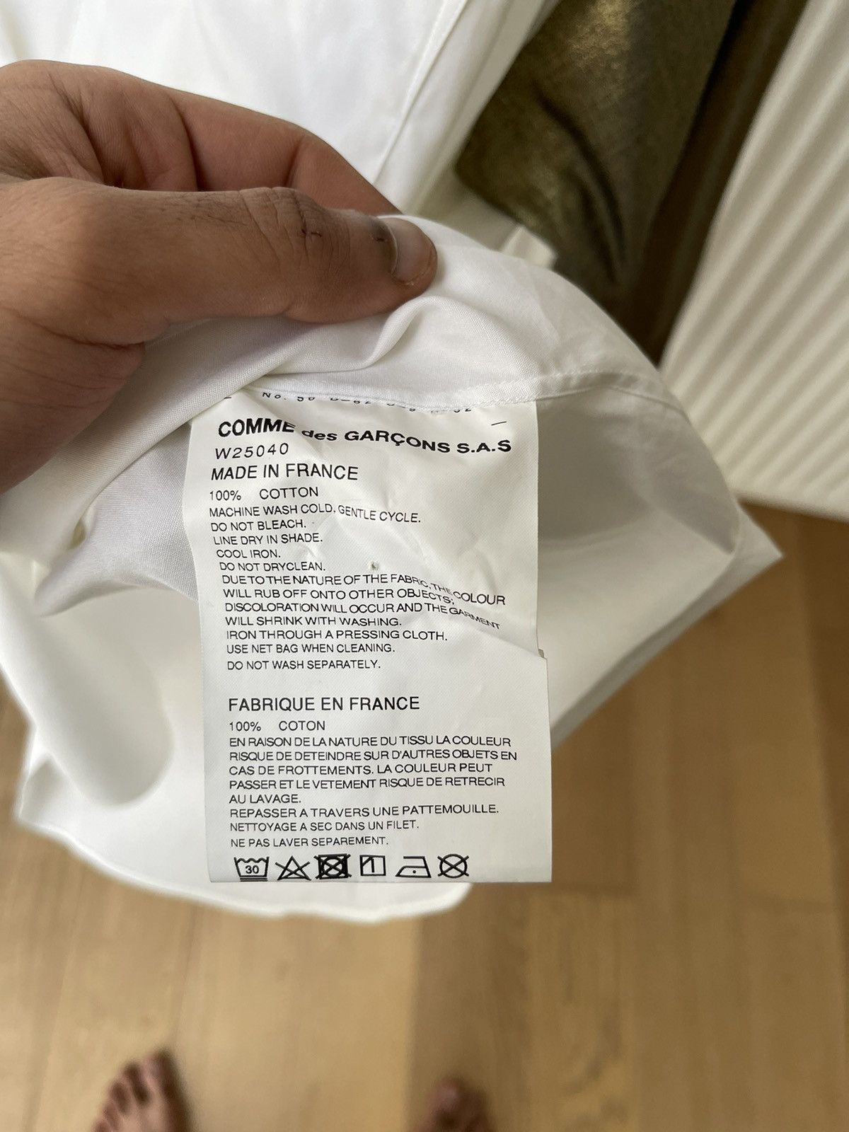 Comme des Garcons Comme Des Garcons Shirt AW17 White Shirt With Gold Sleeves Size US M / EU 48-50 / 2 - 10 Thumbnail