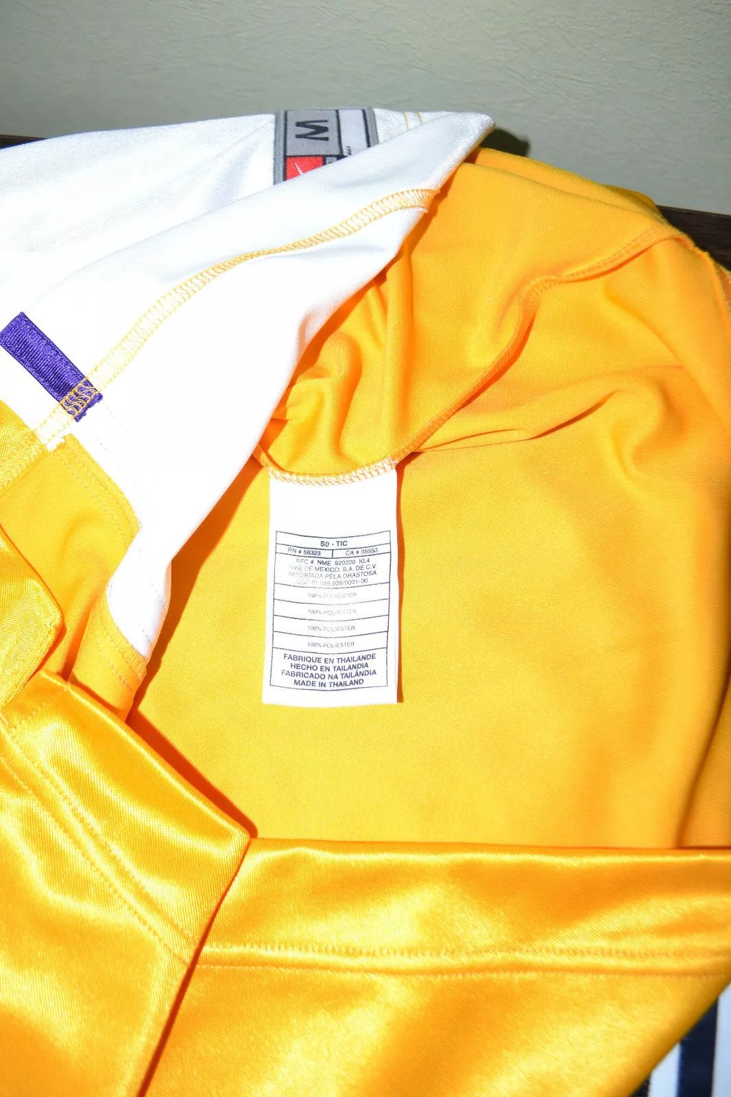 Nike NBA LOS ANGELES LAKERS SHIRT JERSEY NIKE AUTHENTIC SIZE M Size US M / EU 48-50 / 2 - 5 Thumbnail