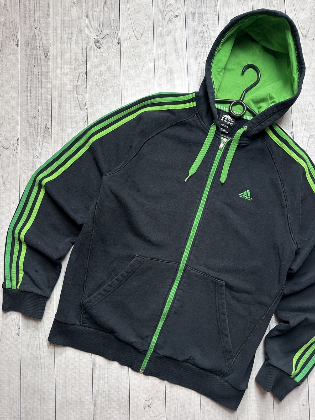 Adidas × Vintage Vintage adidas performance essentials size L green stripes Size US L / EU 52-54 / 3 - 2 Thumbnail