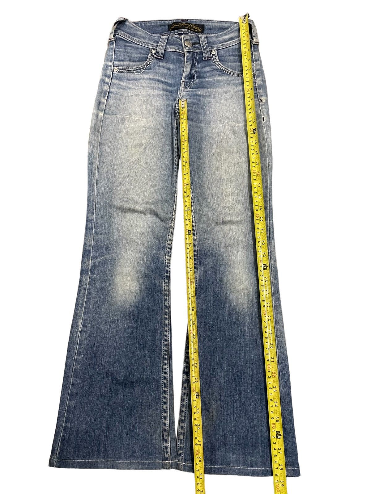 Levi's Vintage Levi’s Womenswear Low Rise Blue Wash Flare Jeans Size 25" / US 0 / IT 36 - 19 Thumbnail