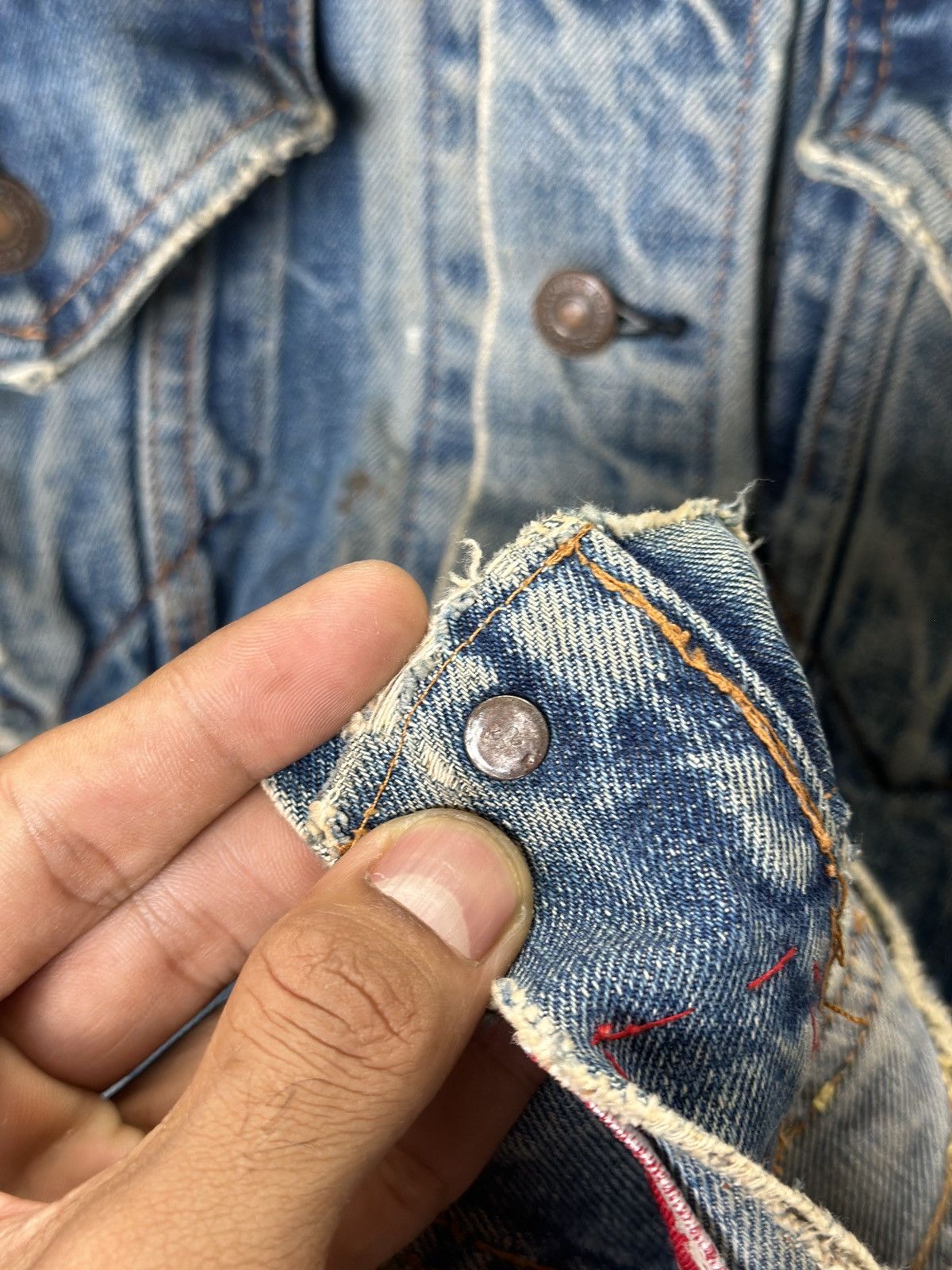 Levi's × Vintage Vintage Distressed Levi’s Denim Jacket Size US M / EU 48-50 / 2 - 12 Thumbnail