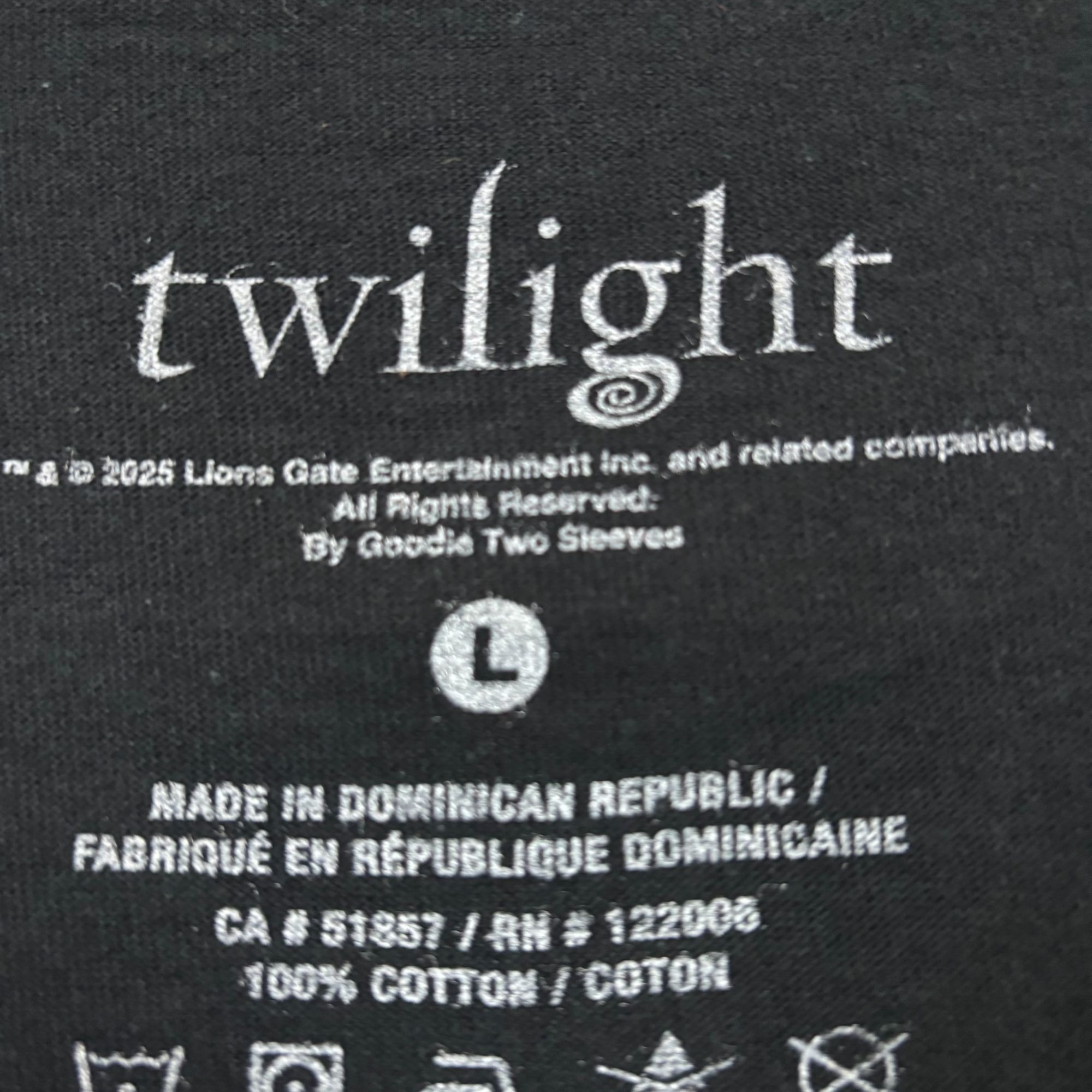Warner Bros Twilight Edward & Bella Bedazzled Spell Out Movie Art Tee L Size US L / EU 52-54 / 3 - 4 Thumbnail