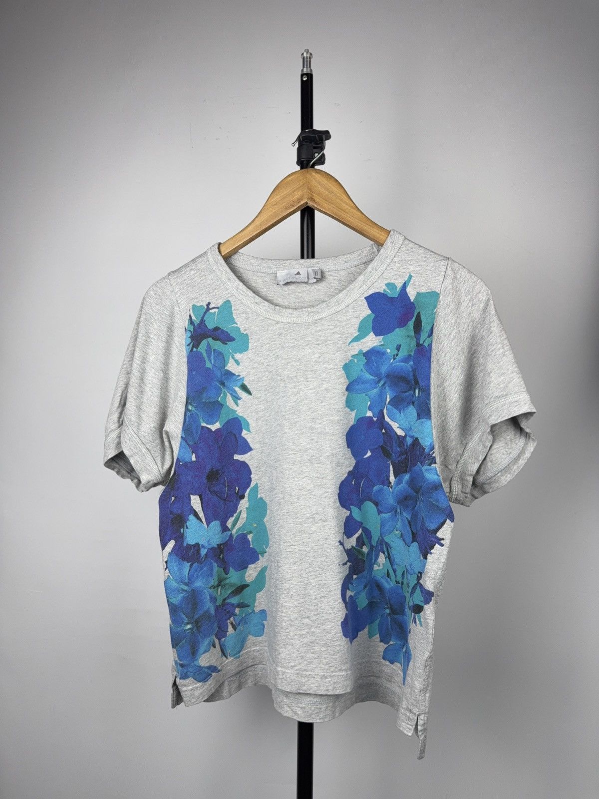 Stella McCartney 00s Luxury Adidas Stella McCartney Floral Graphic T-Shirt Size XS / US 0-2 / IT 36-38 - 1 Thumbnail