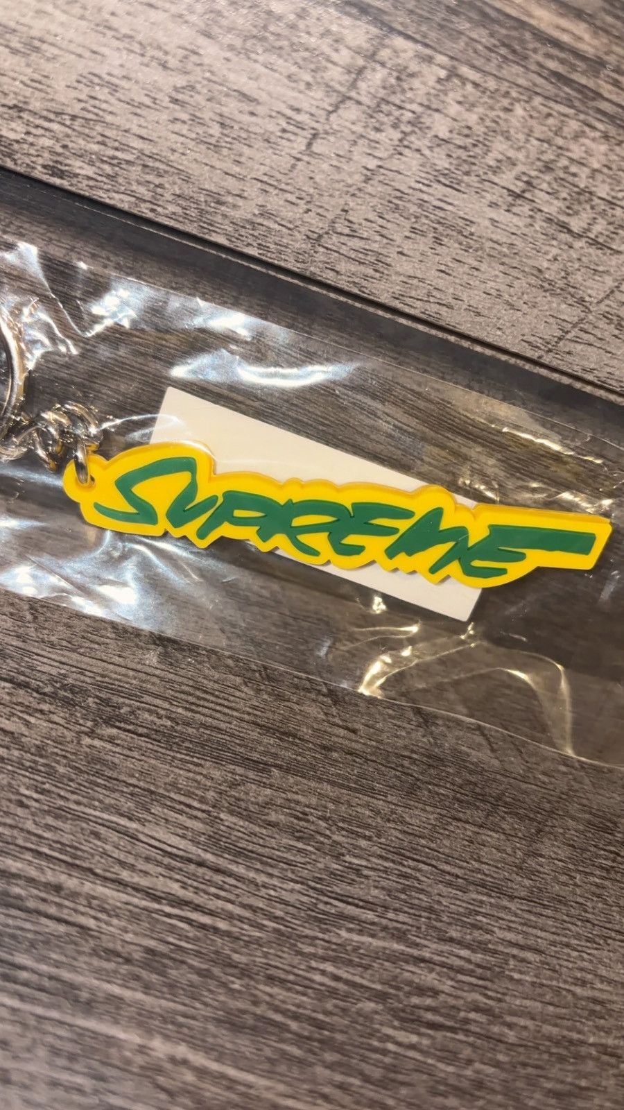 Futura × Supreme Supreme Futura Logo Keychain Yellow/Green Size ONE SIZE - 1 Thumbnail