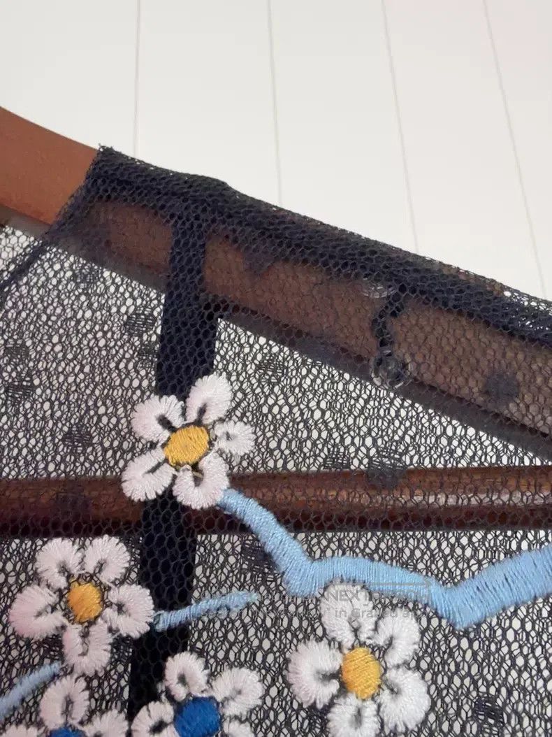 Valentino Valentino Lace hand-embroidered two-piece dress Size M / US 6-8 / IT 42-44 - 5 Thumbnail