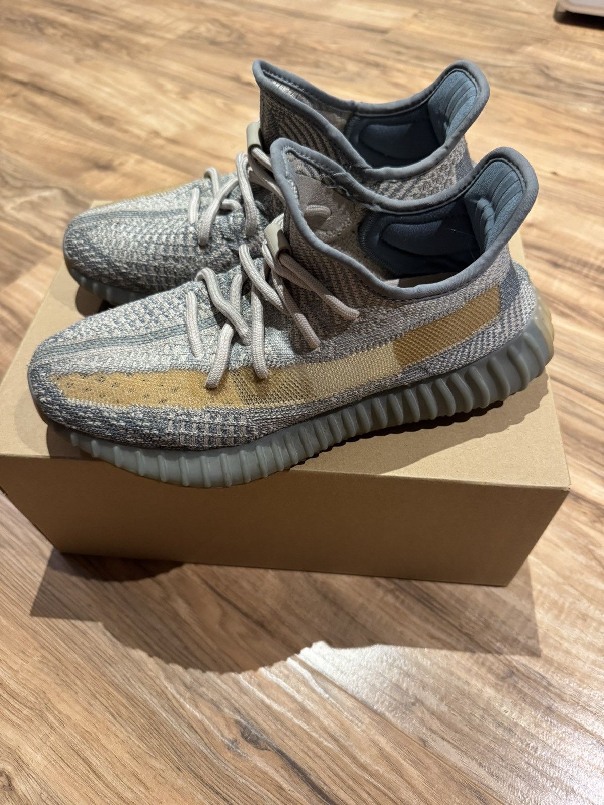 Yeezy Yeezy Boost 350 V2 Size US 7 / EU 40 - 4 Thumbnail
