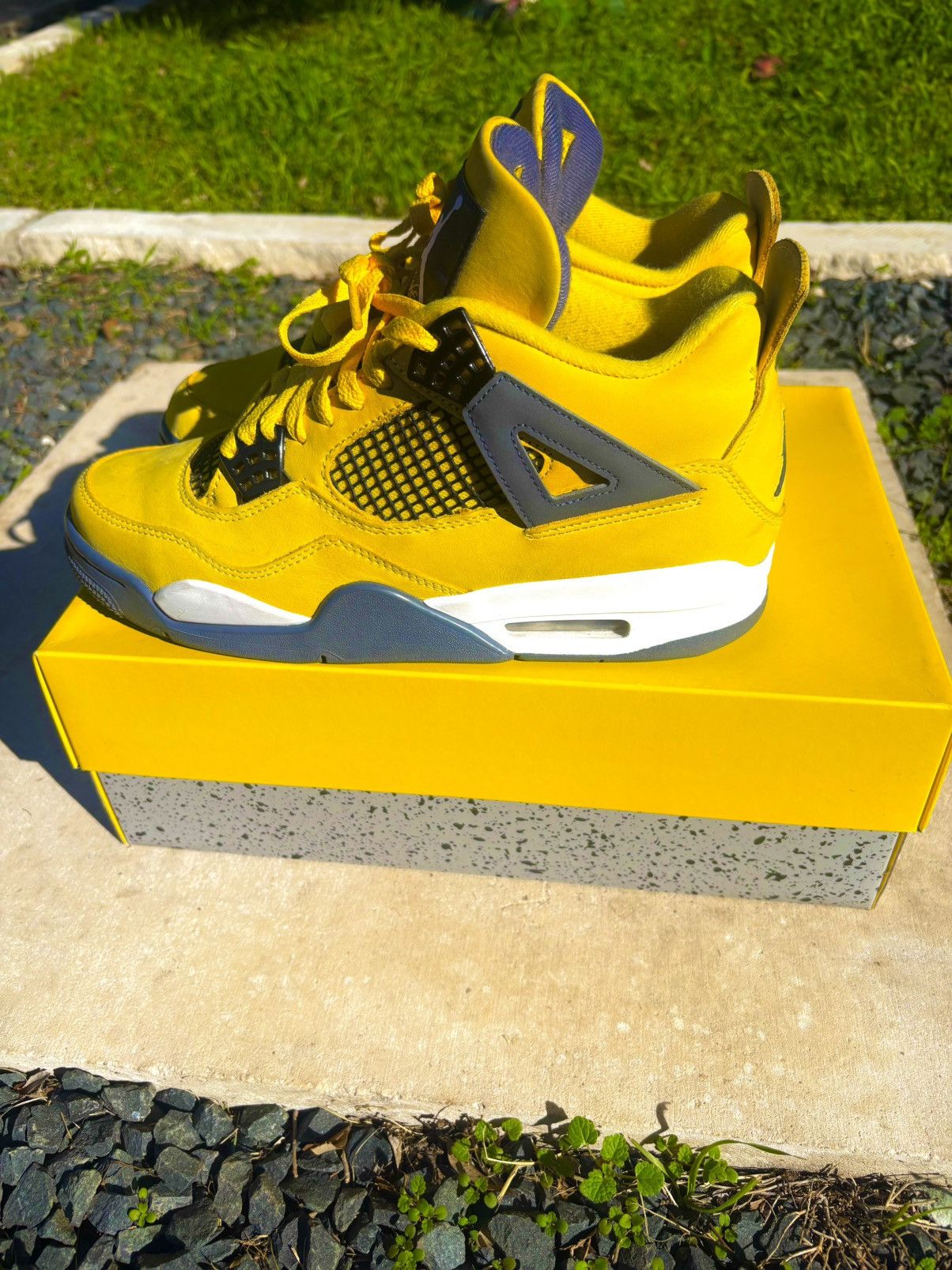 Jordan Brand Air Jordan 4 “Yellow Lightning” Size US 9 / EU 42 - 4 Thumbnail