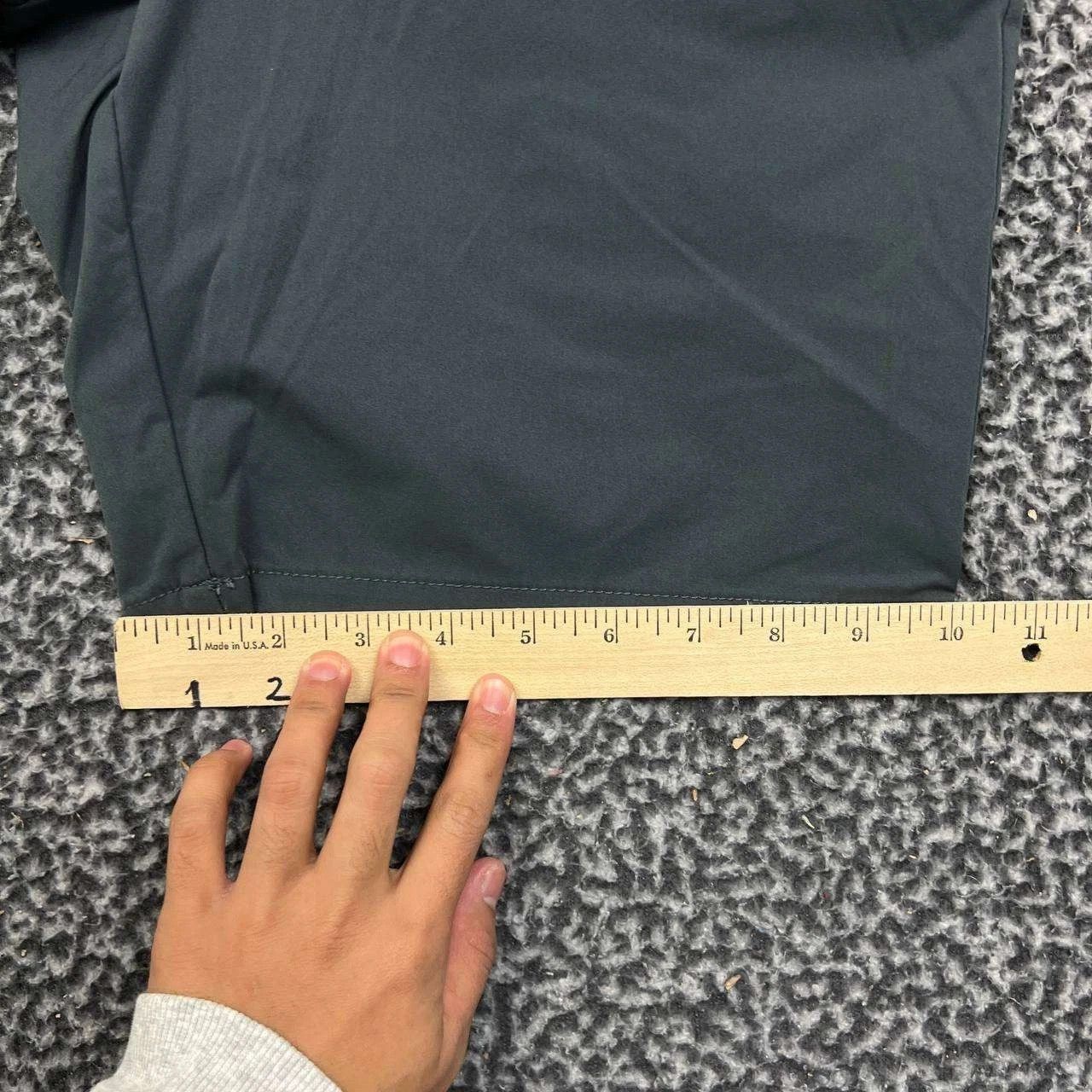 J.Crew J. Crew Golf Shorts Men 30 Gray Chino Pockets Flat Front Size US 30 / EU 46 - 3 Thumbnail