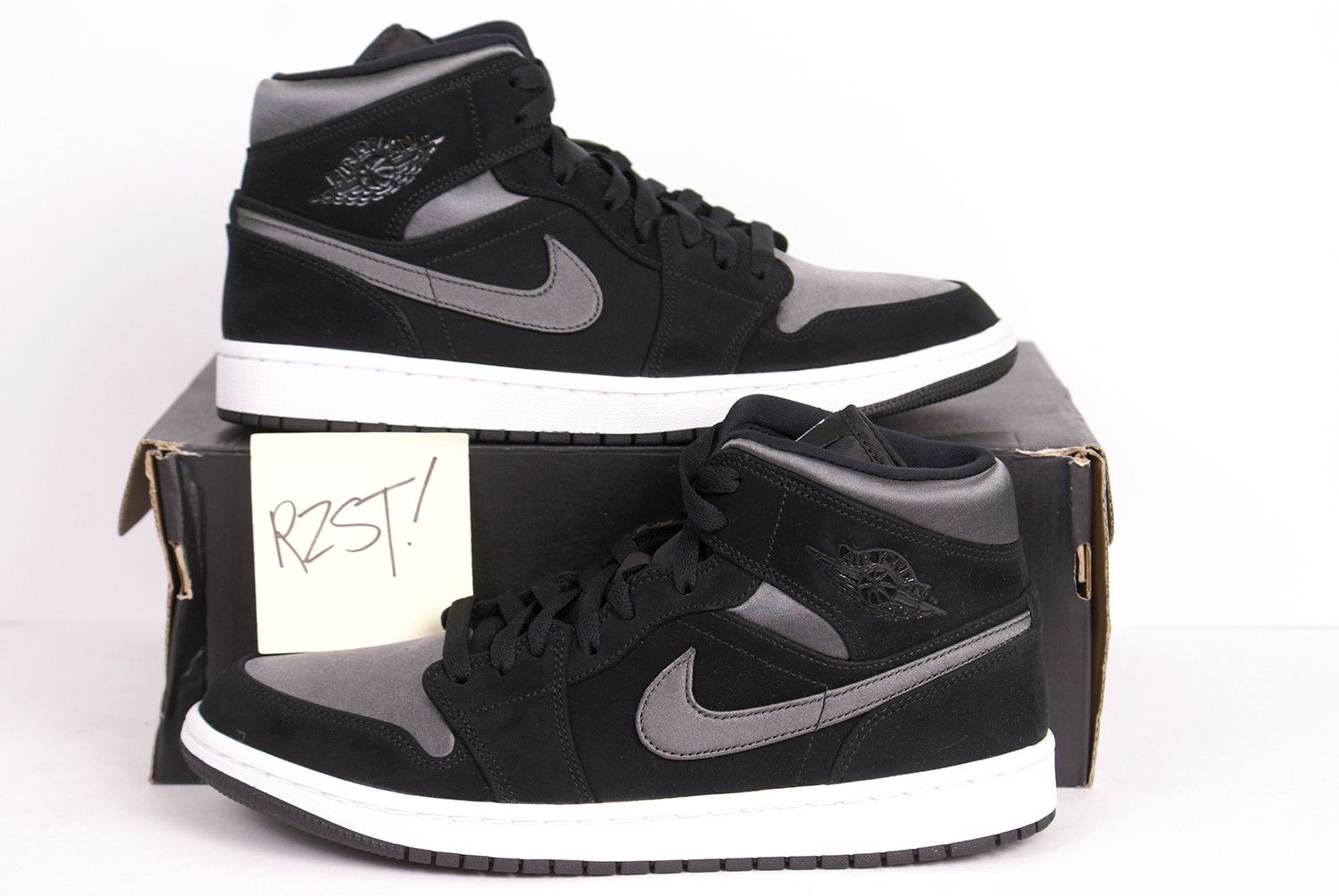 Jordan Brand 2019 Nike Air Jordan 1 Mid SE Nylon BLACK GREY 852542 012 Size US 10 / EU 43 - 1 Thumbnail