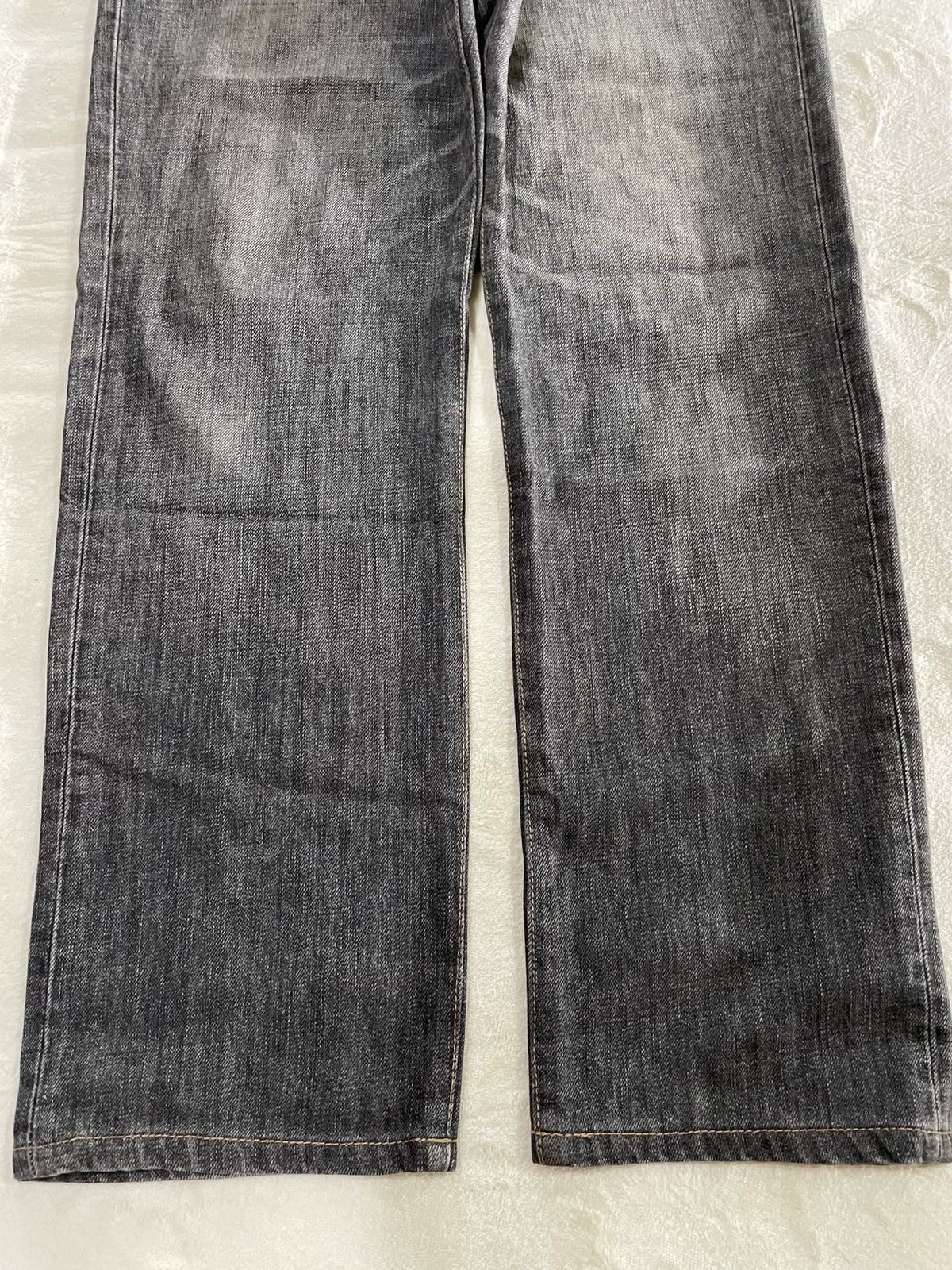 Japanese Brand Vintage Uniqlo Faded Distress Dark Denim Jeans Size US 32 / EU 48 - 3 Thumbnail