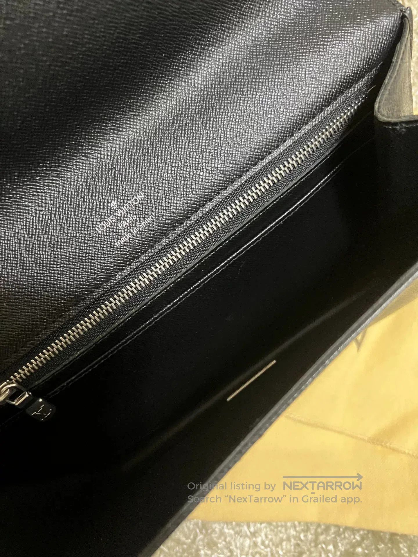 Louis Vuitton Louis Vuitton Men's Leather Handbag. Size ONE SIZE - 9 Thumbnail