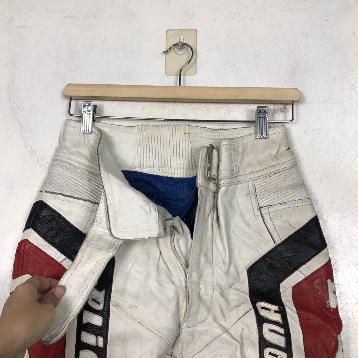 Japanese Brand 📌Vintage Leather Biker Pants Plicana Big Logo Size US 26 / EU 42 - 15 Thumbnail